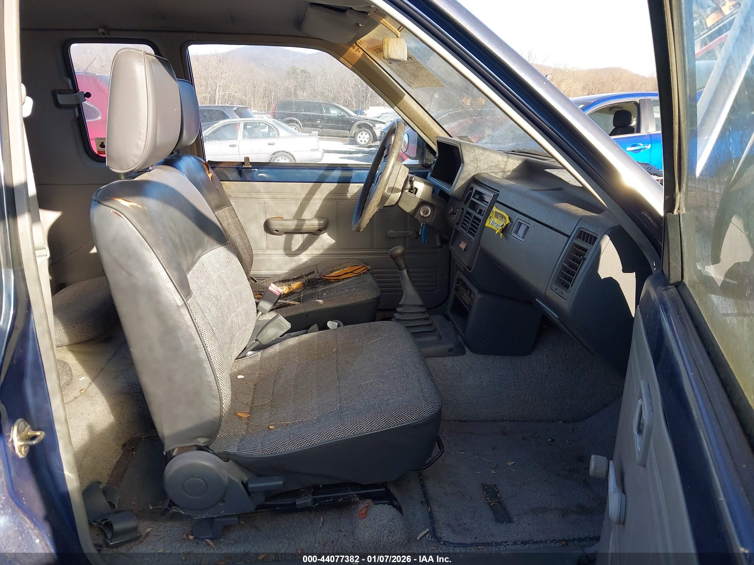 MAZDA B2200 image 5