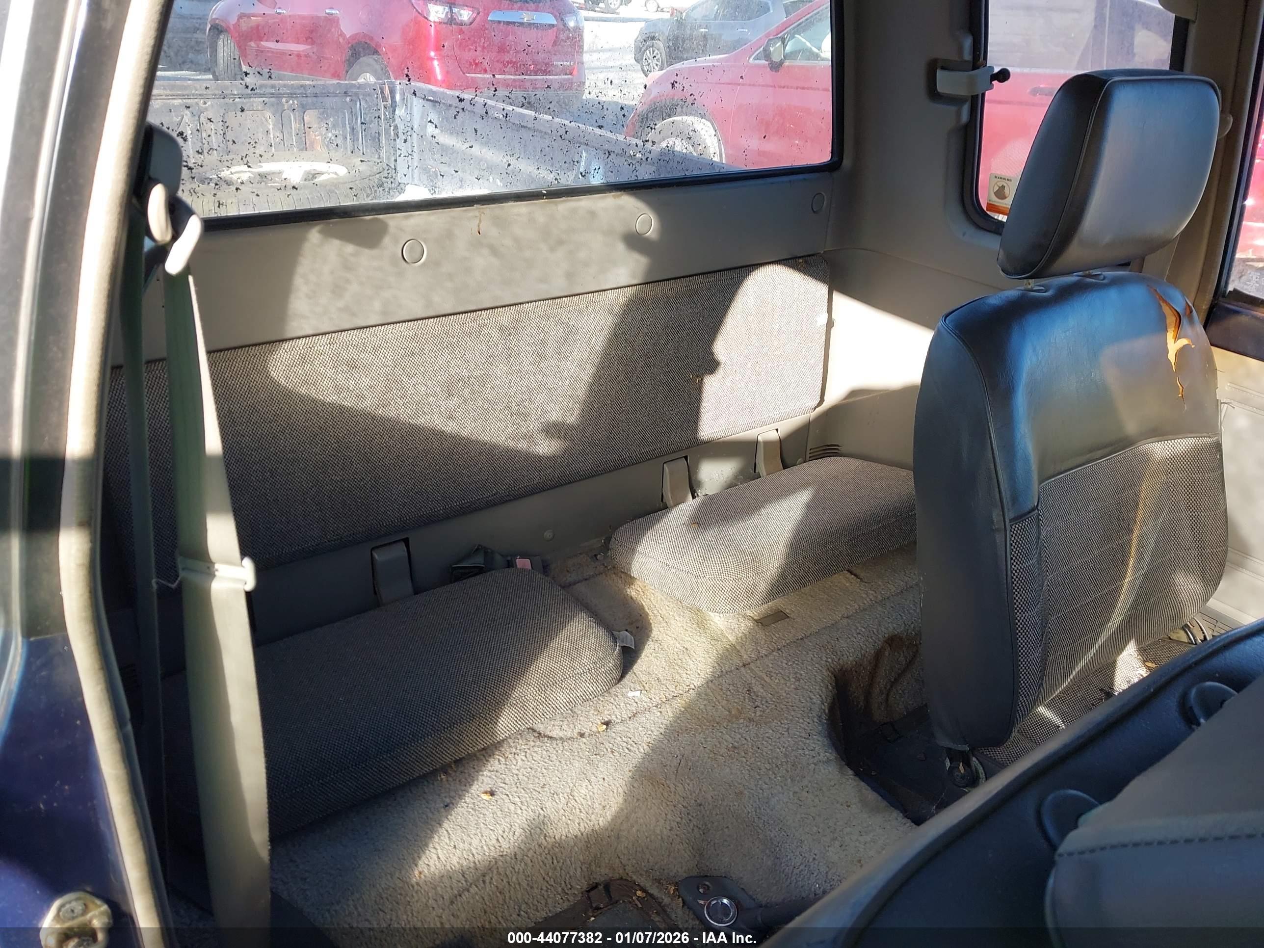 MAZDA B2200 image 8