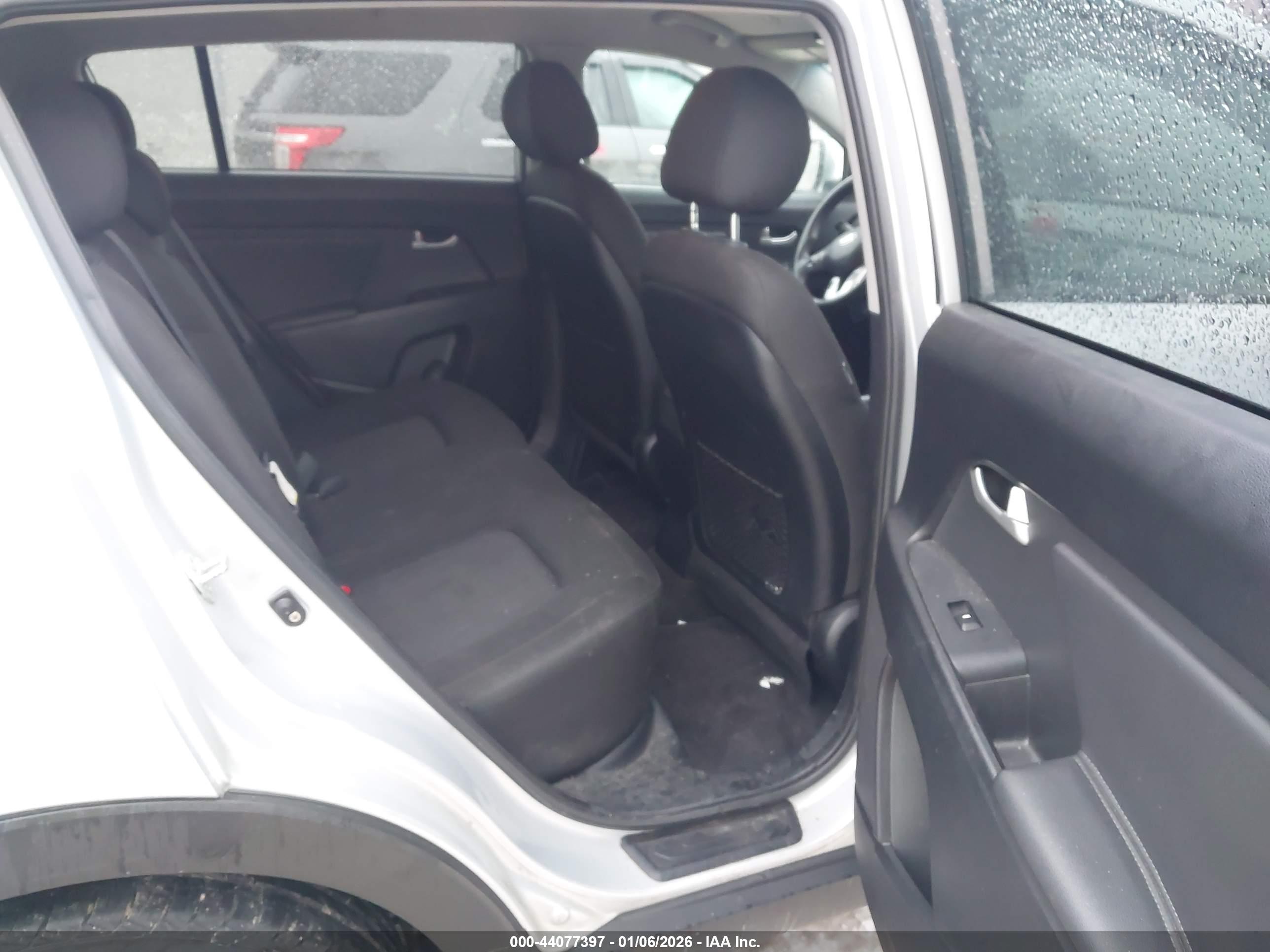 KIA SPORTAGE image 8