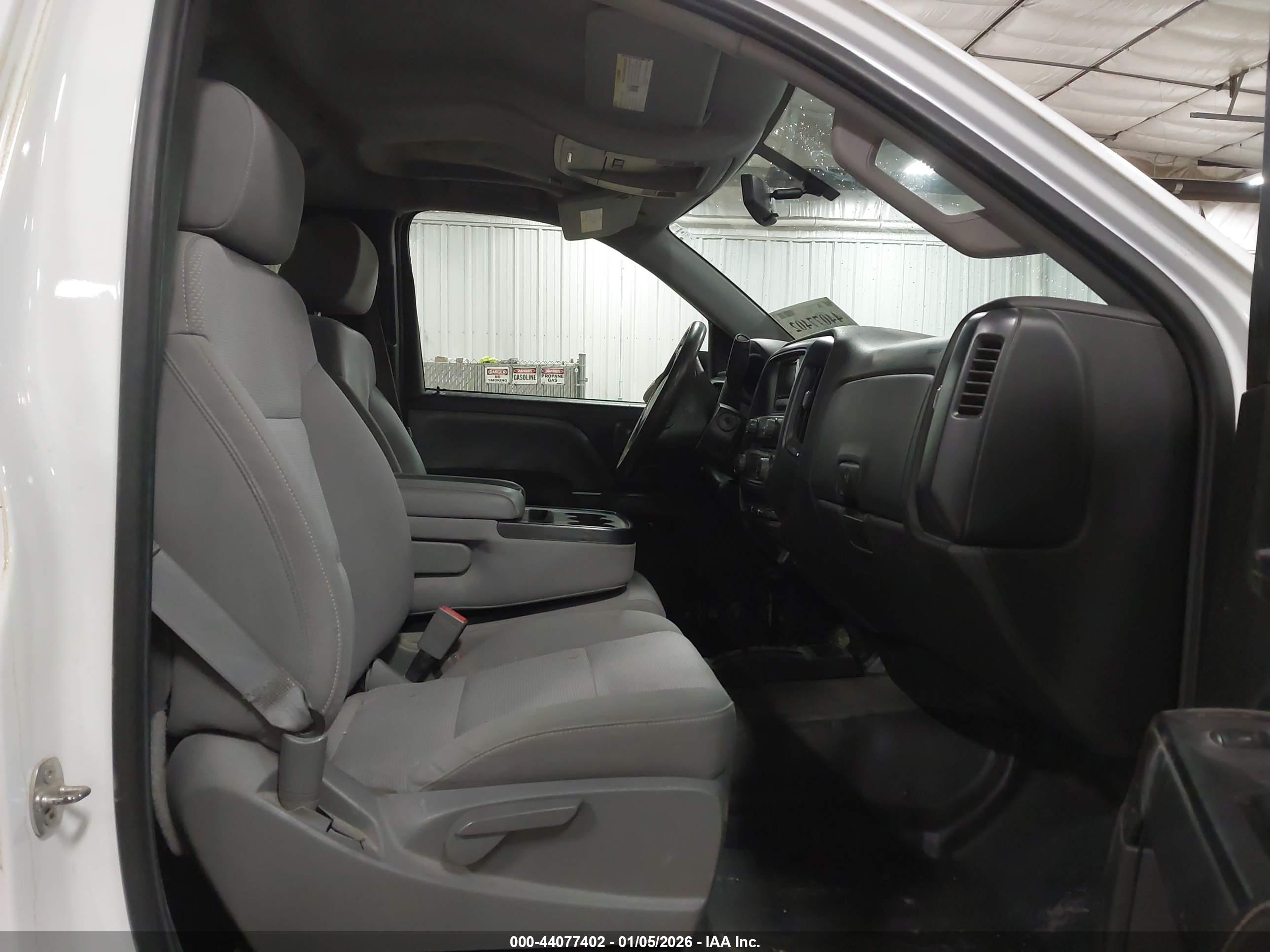 CHEVROLET SILVERADO image 5