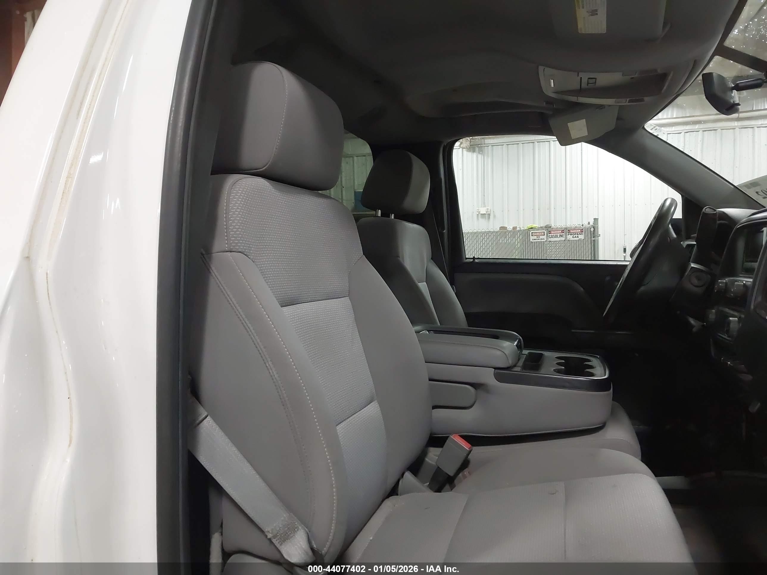 CHEVROLET SILVERADO image 8