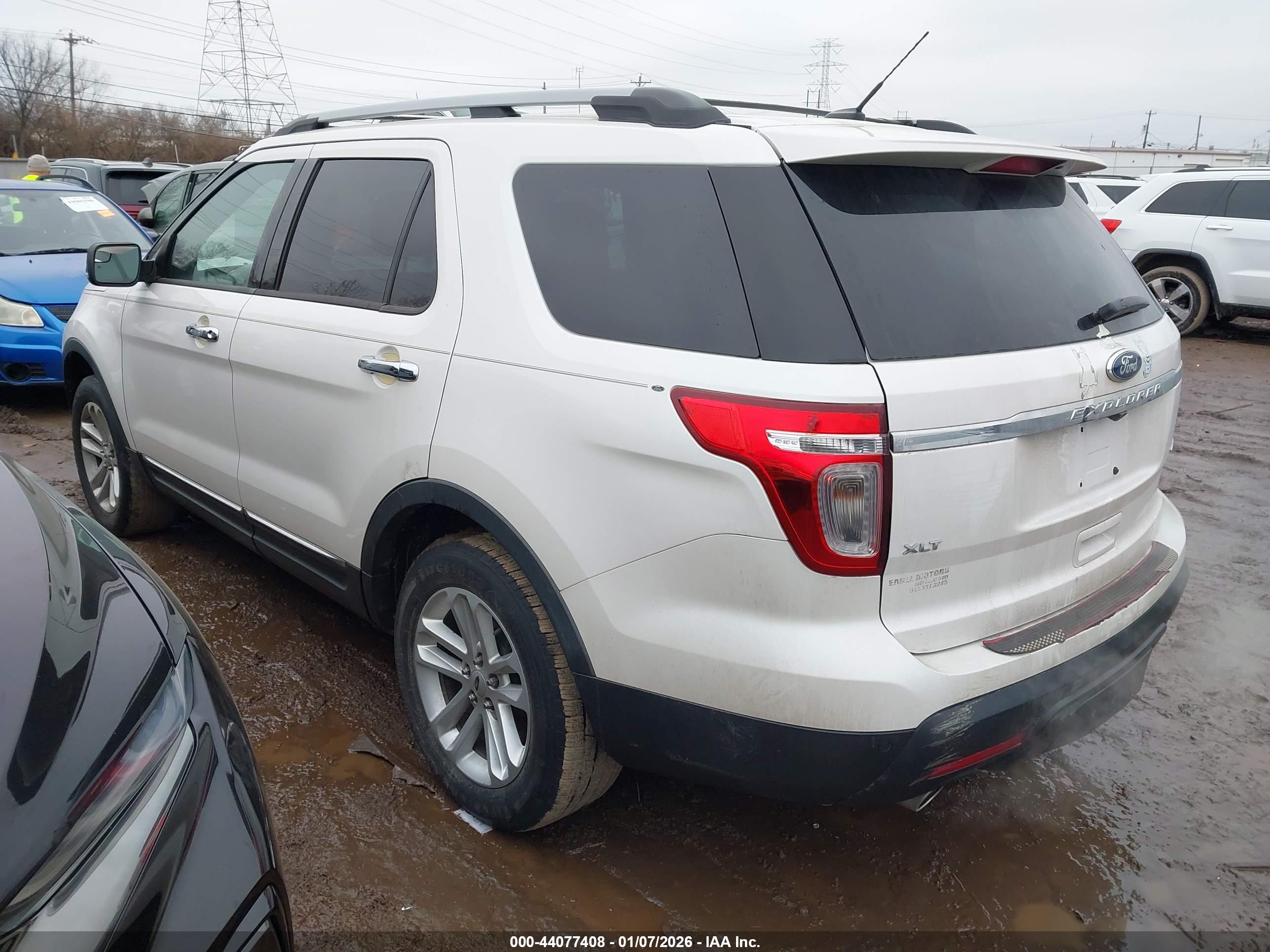 FORD EXPLORER image 3