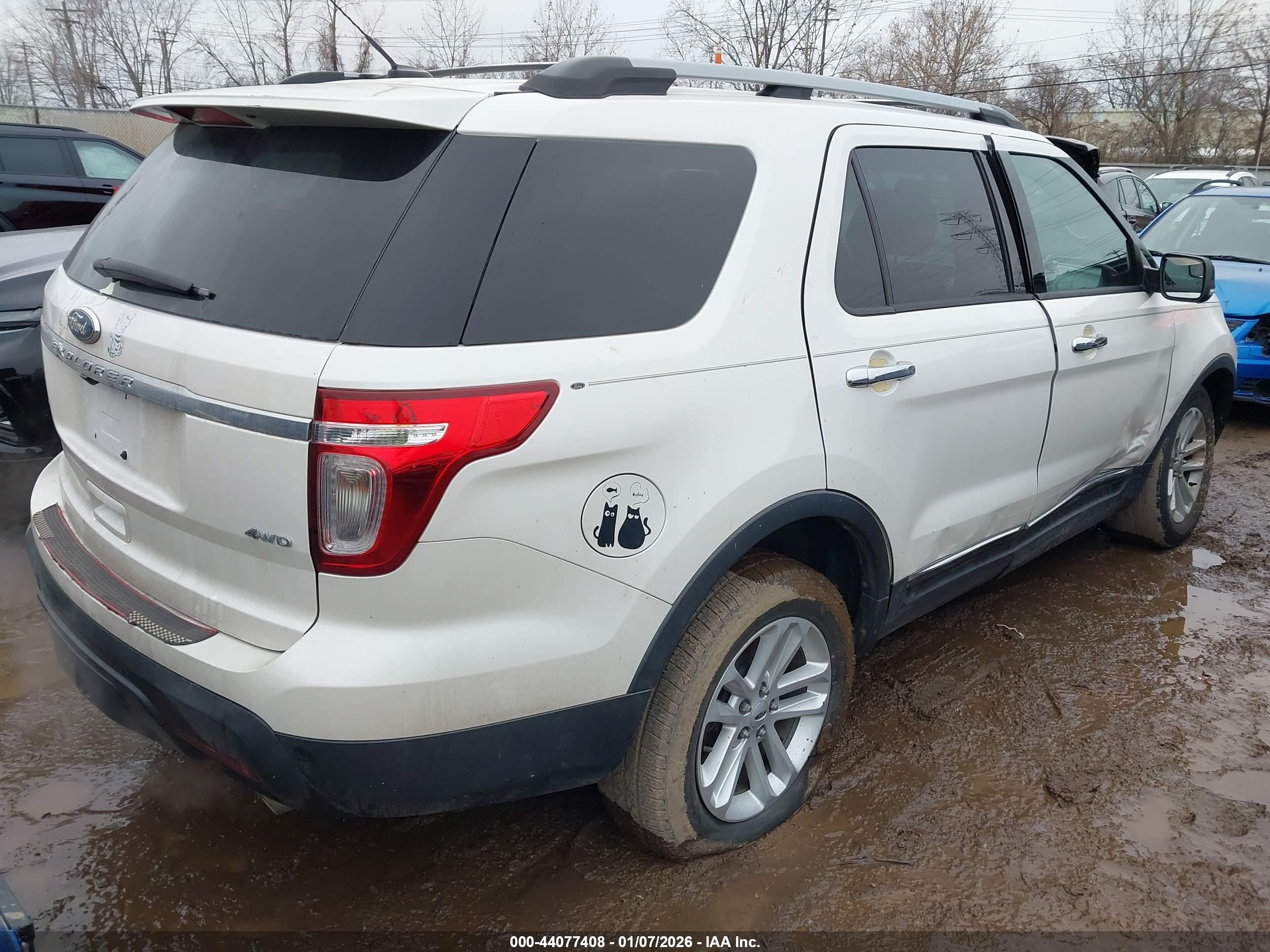 FORD EXPLORER image 4