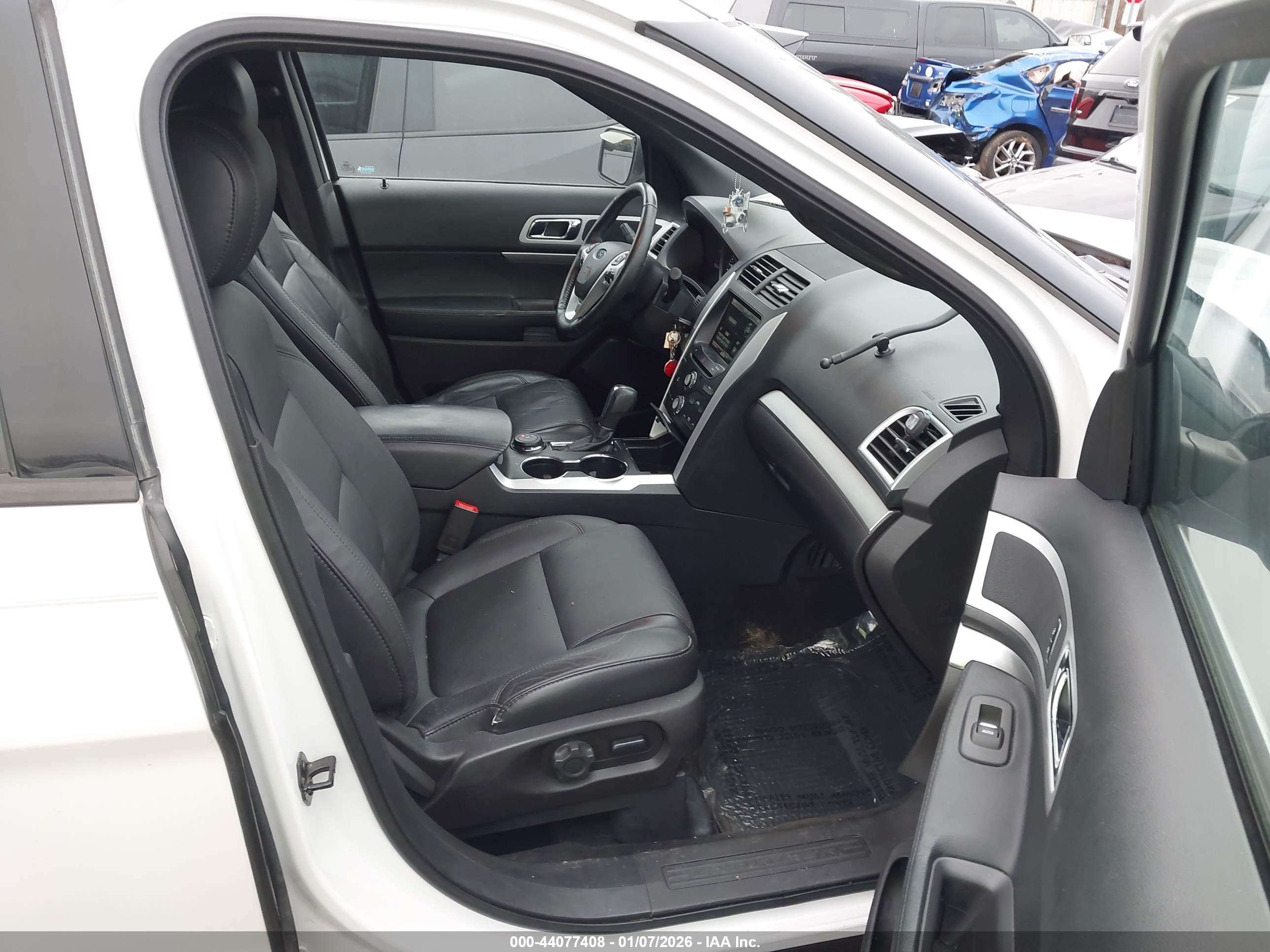 FORD EXPLORER image 5
