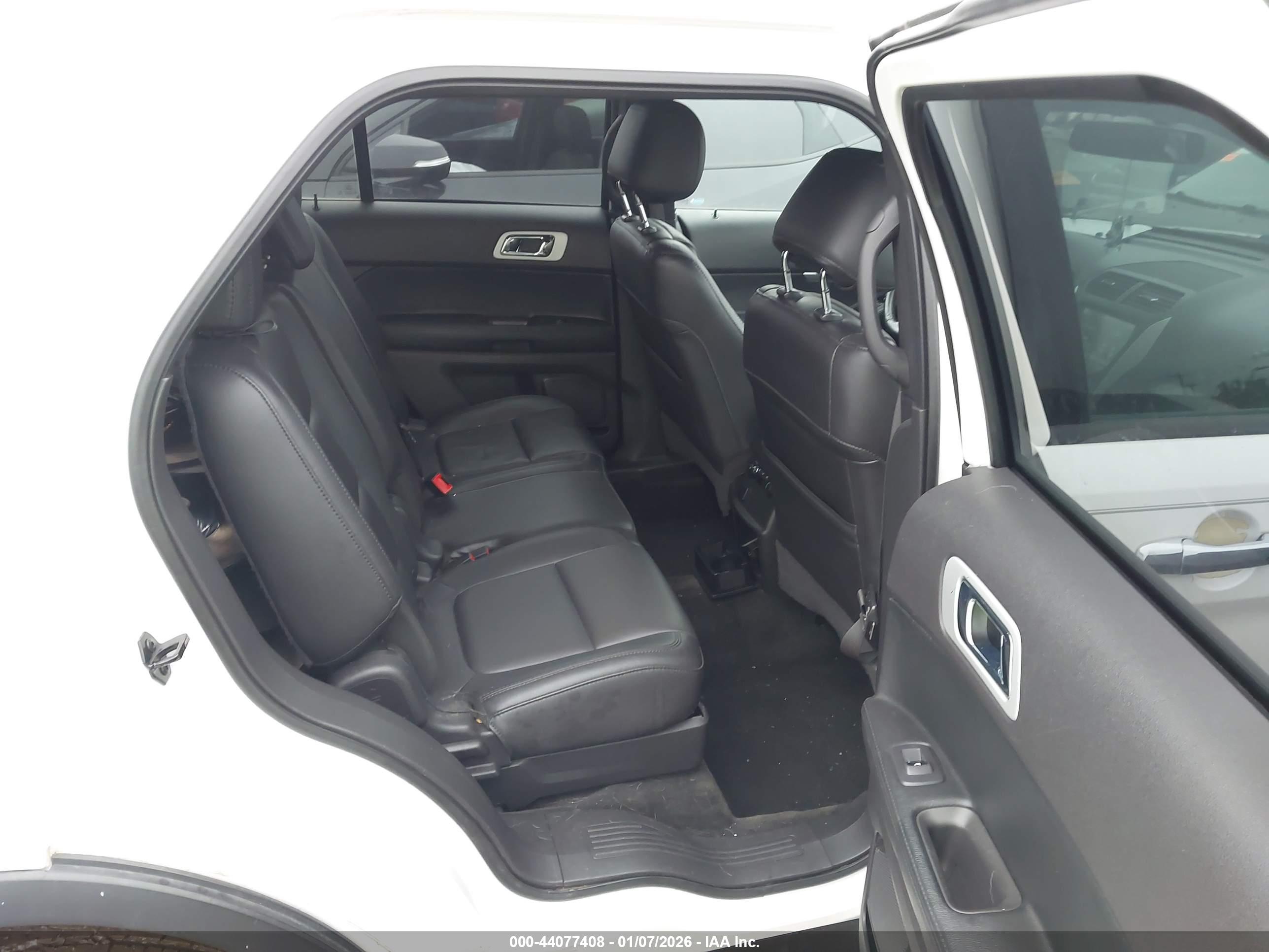 FORD EXPLORER image 8