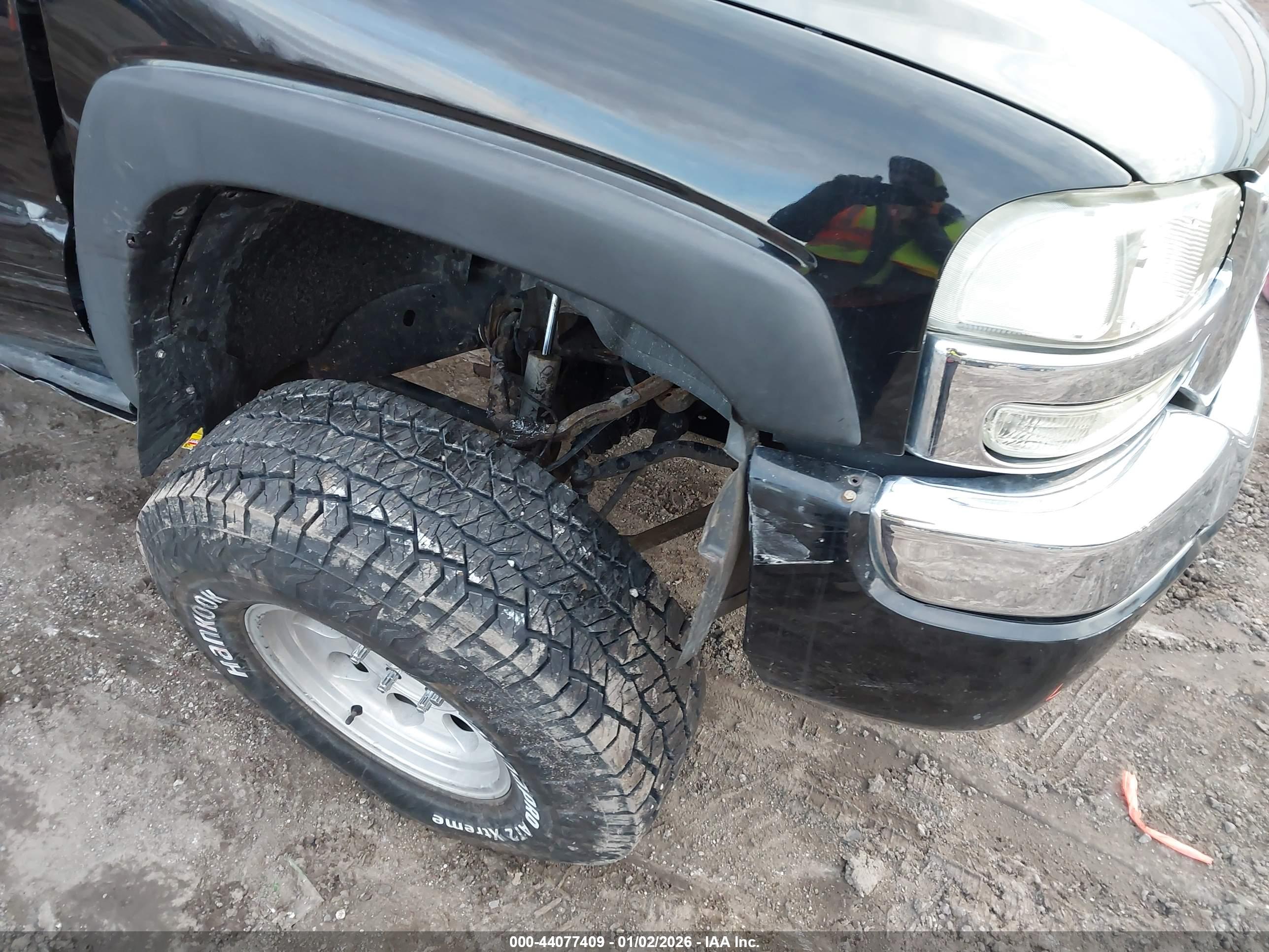 GMC SIERRA image 6