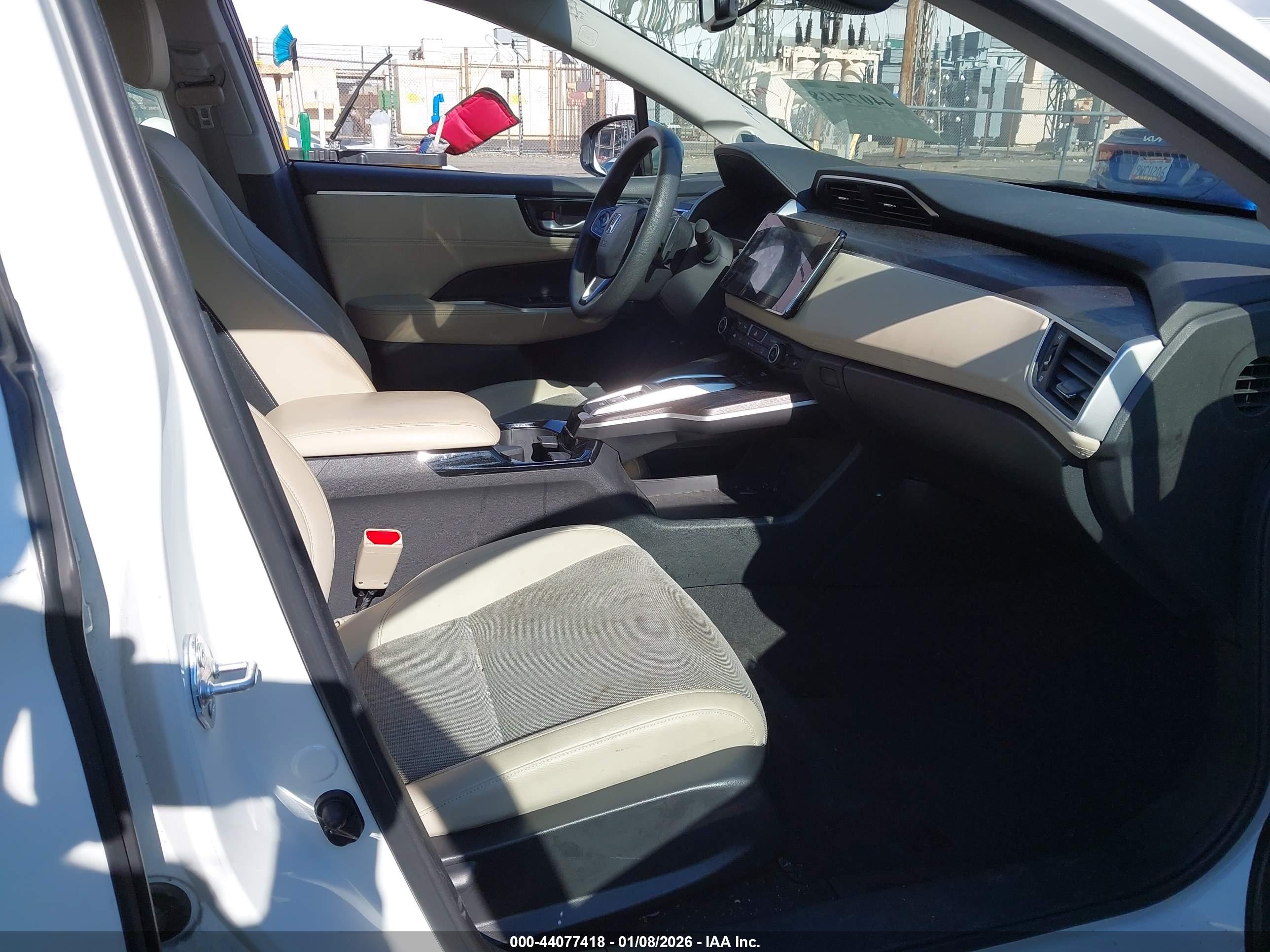 HONDA CLARITY image 5