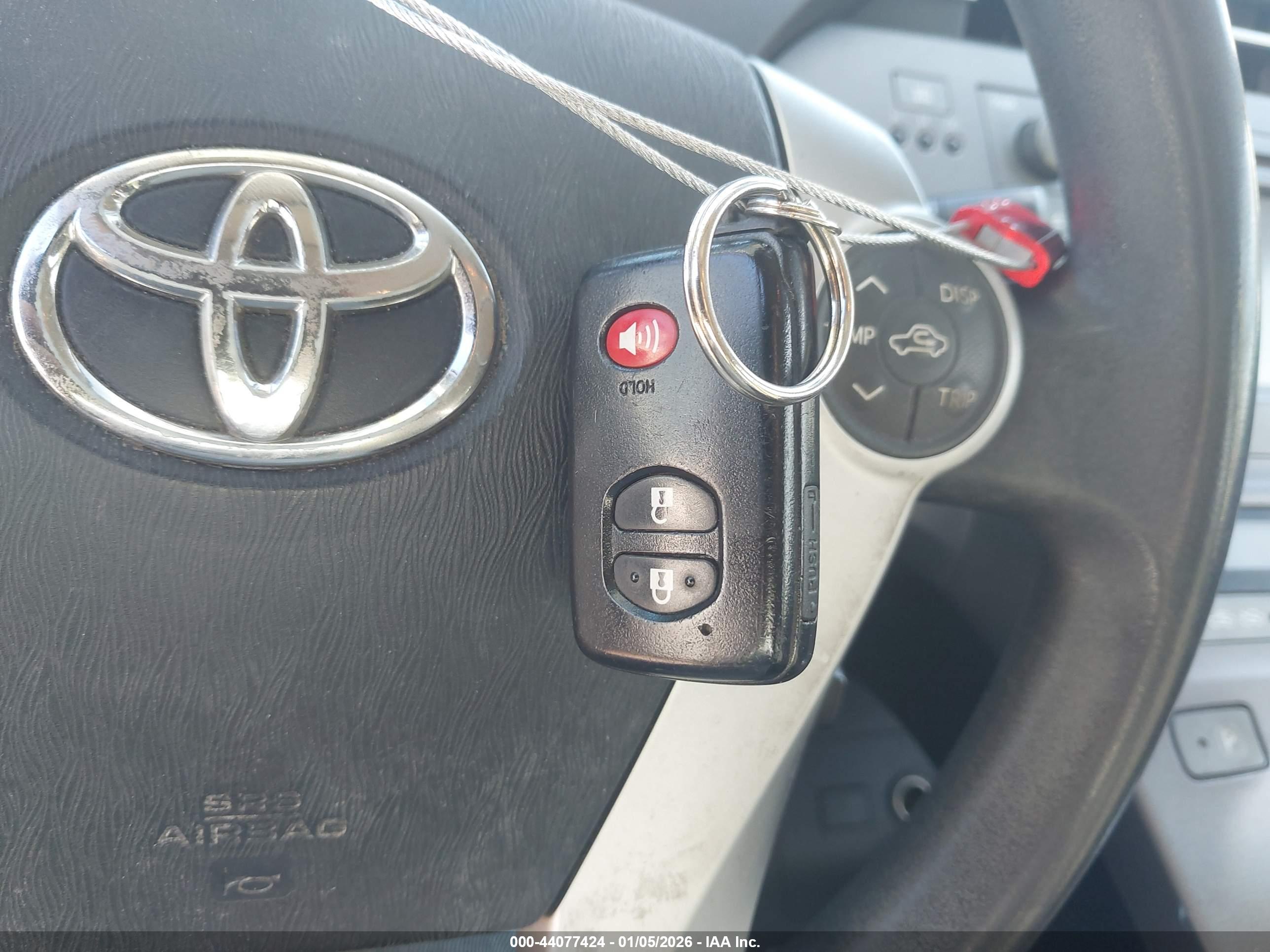 TOYOTA PRIUS image 11