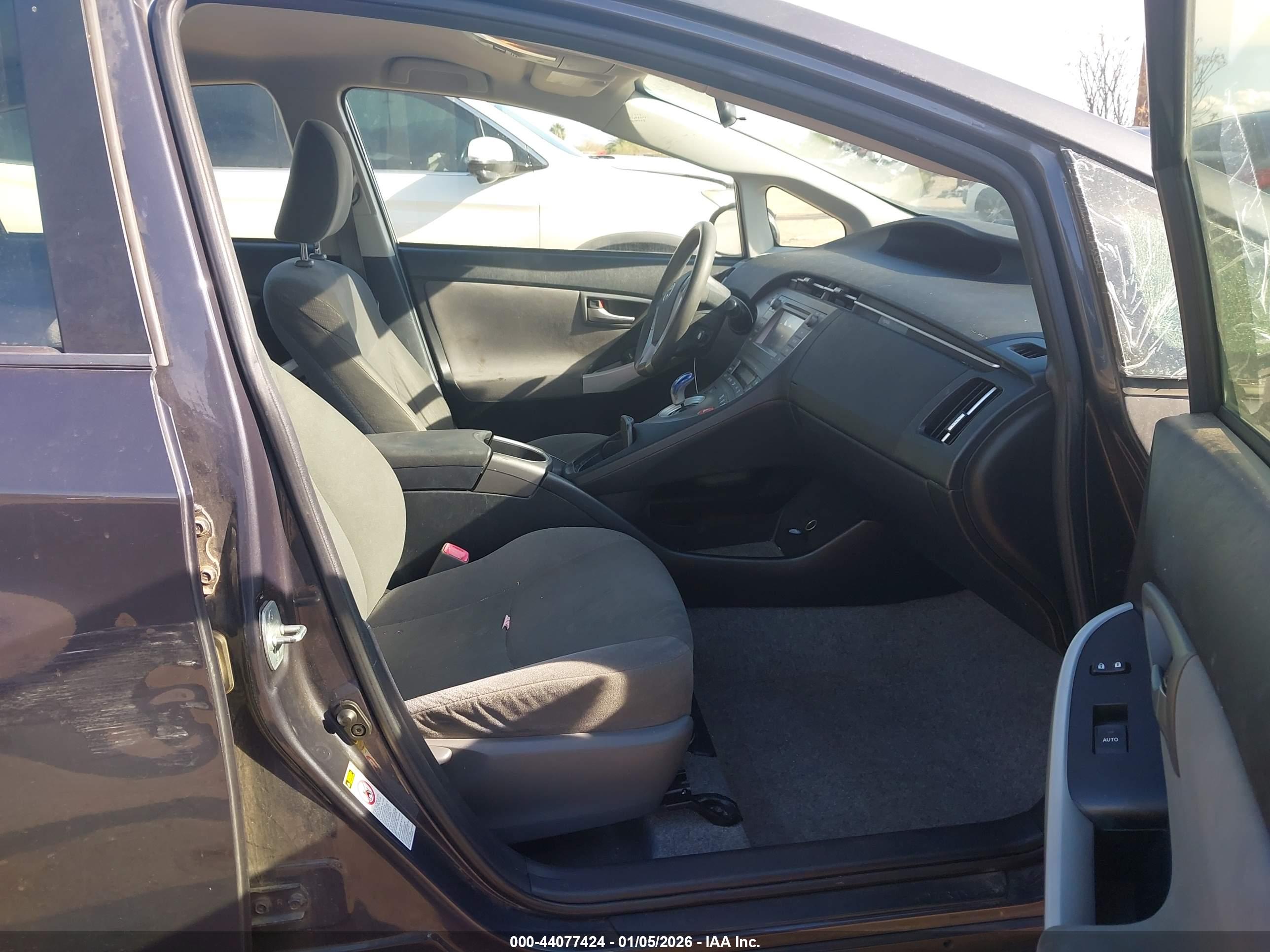 TOYOTA PRIUS image 5