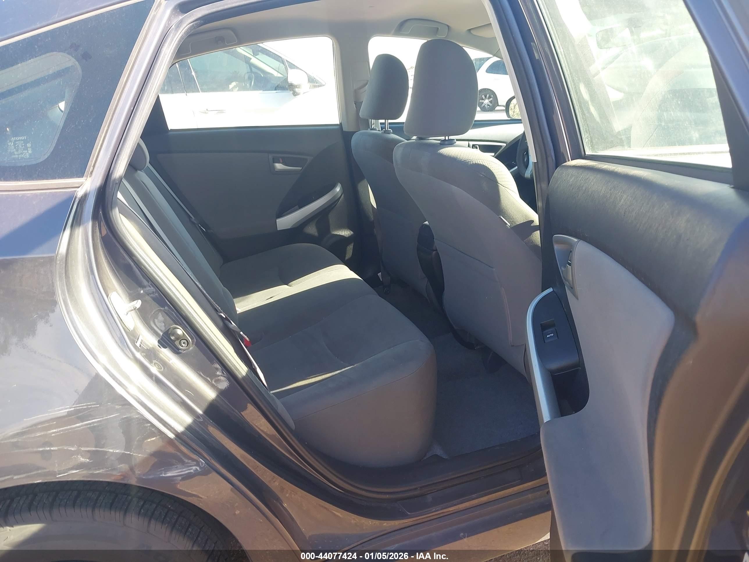 TOYOTA PRIUS image 8