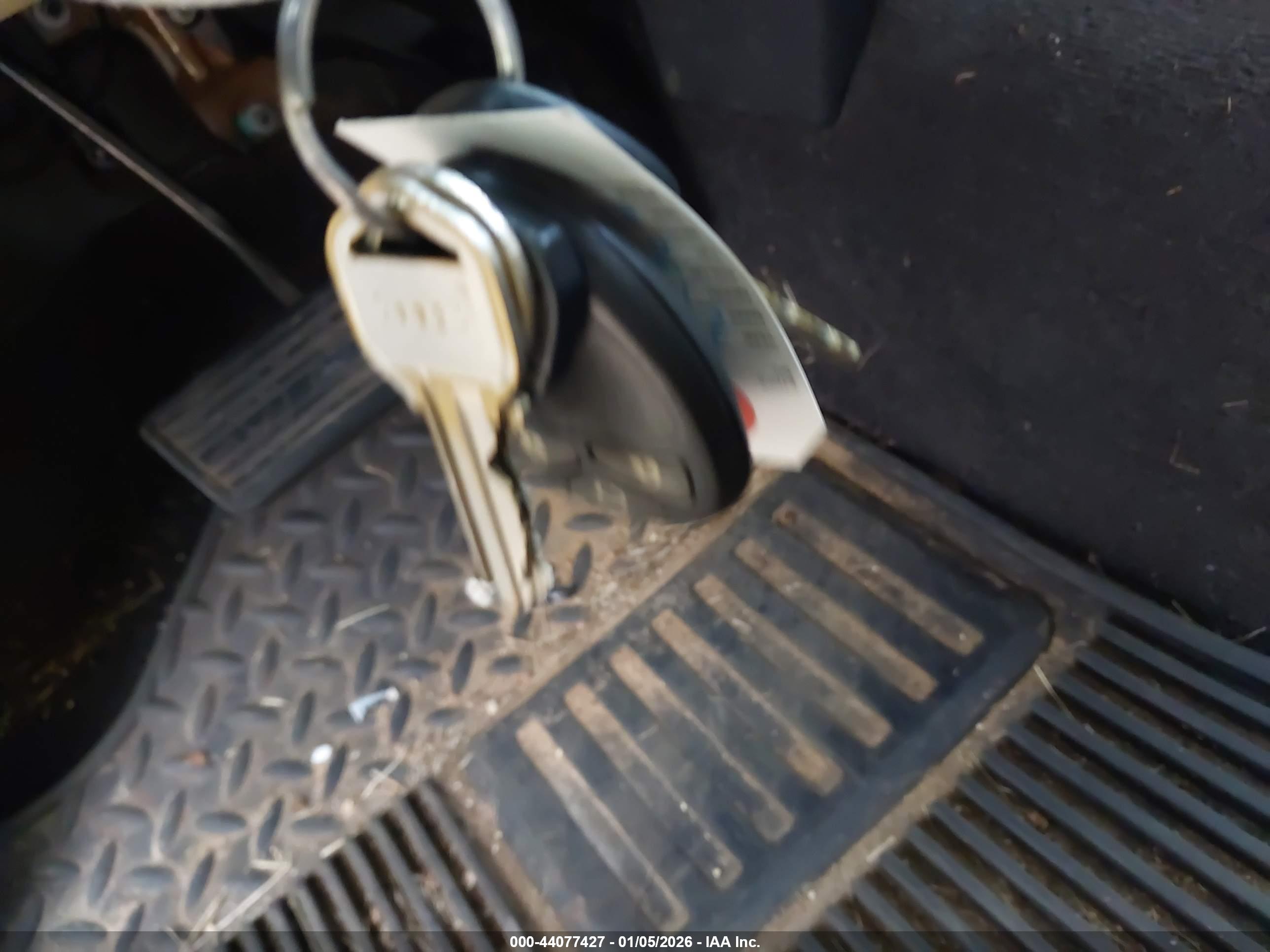CHEVROLET SILVERADO image 11