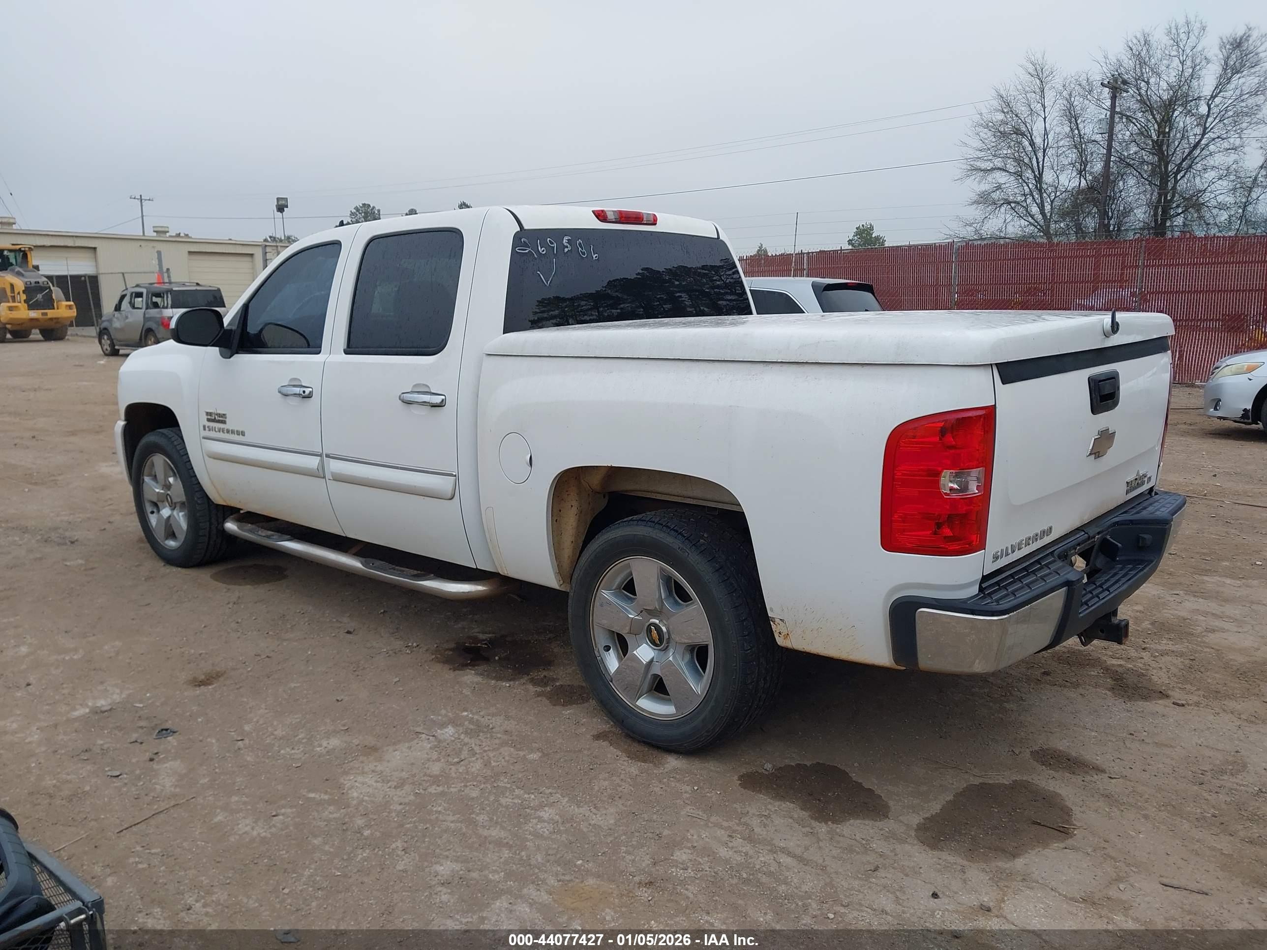 CHEVROLET SILVERADO image 3