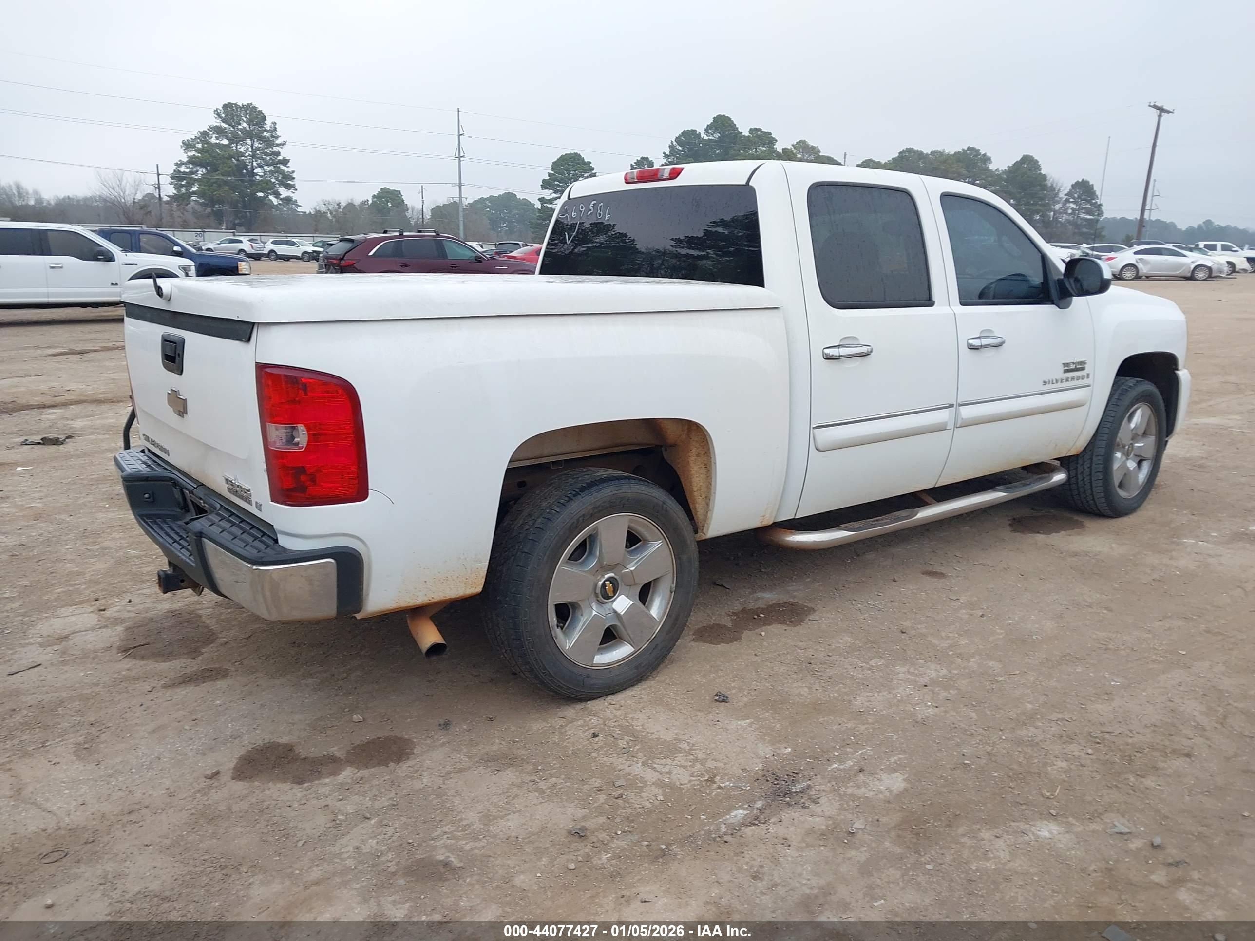 CHEVROLET SILVERADO image 4