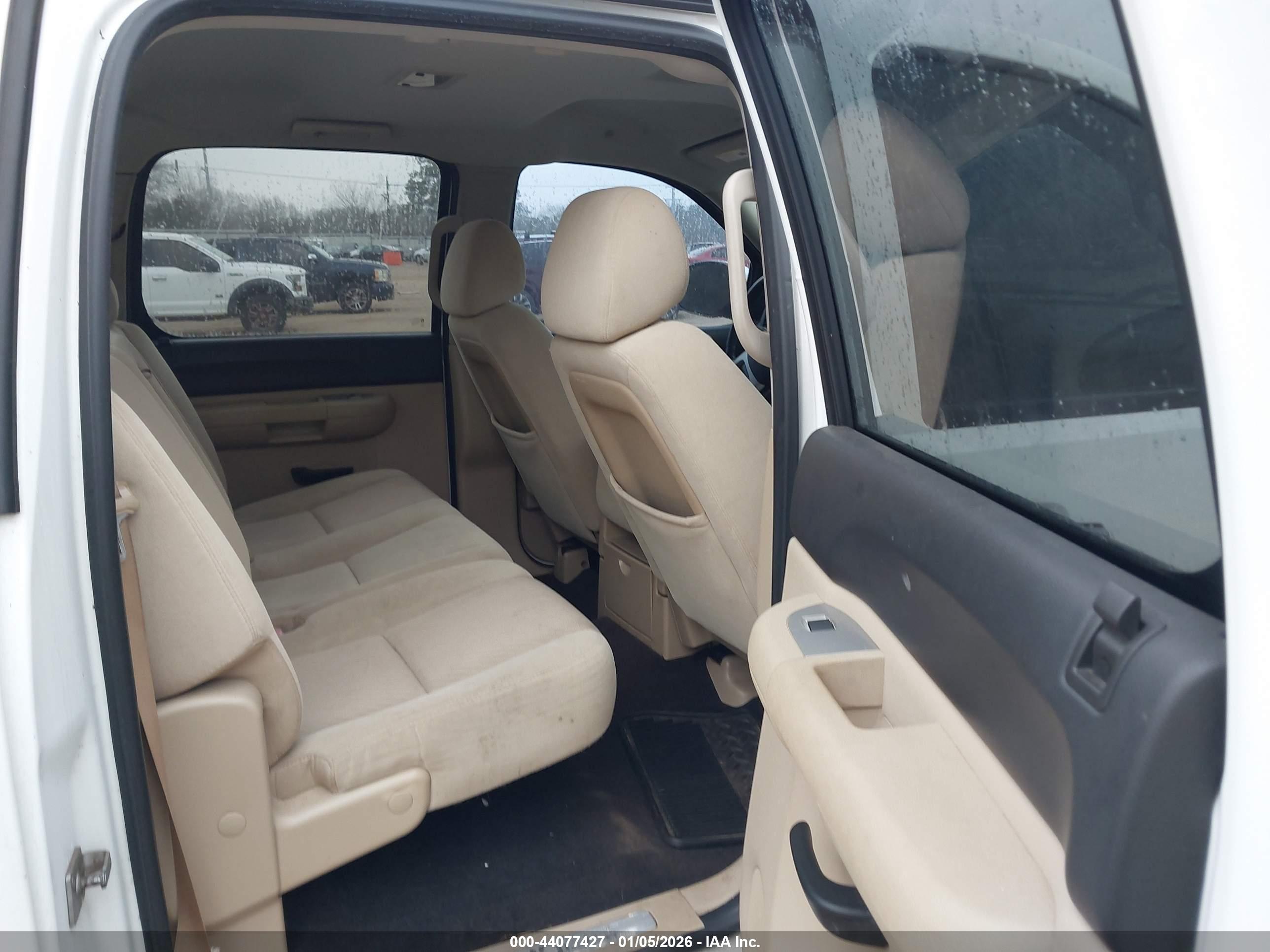 CHEVROLET SILVERADO image 8