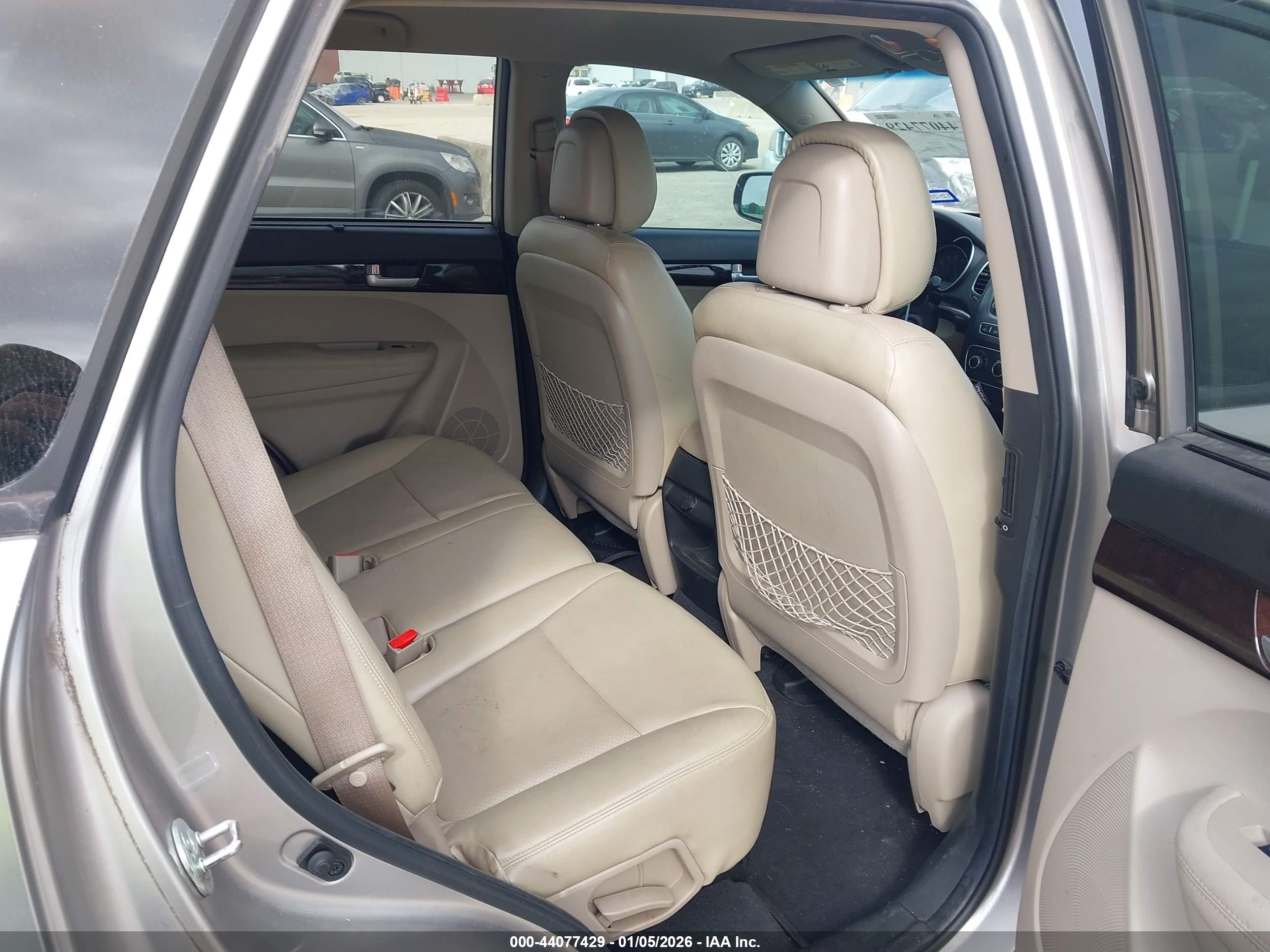 KIA SORENTO image 8