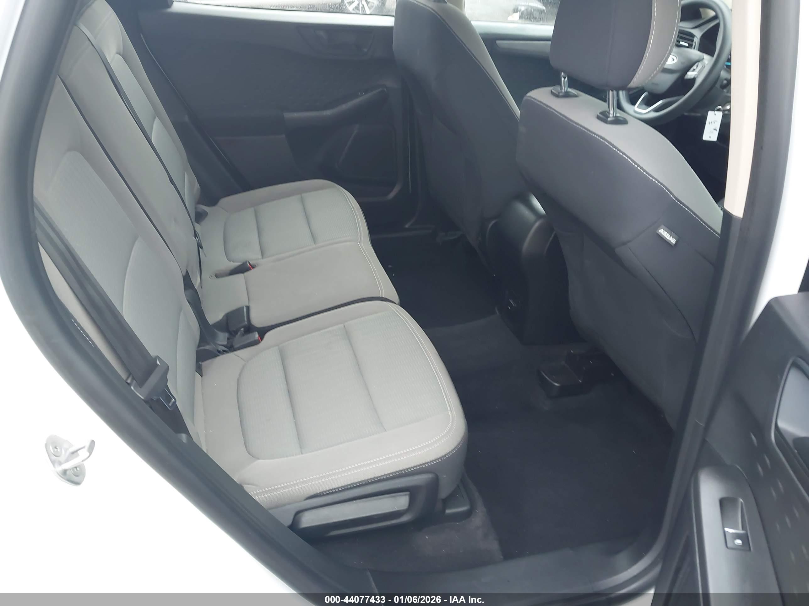 FORD ESCAPE image 8