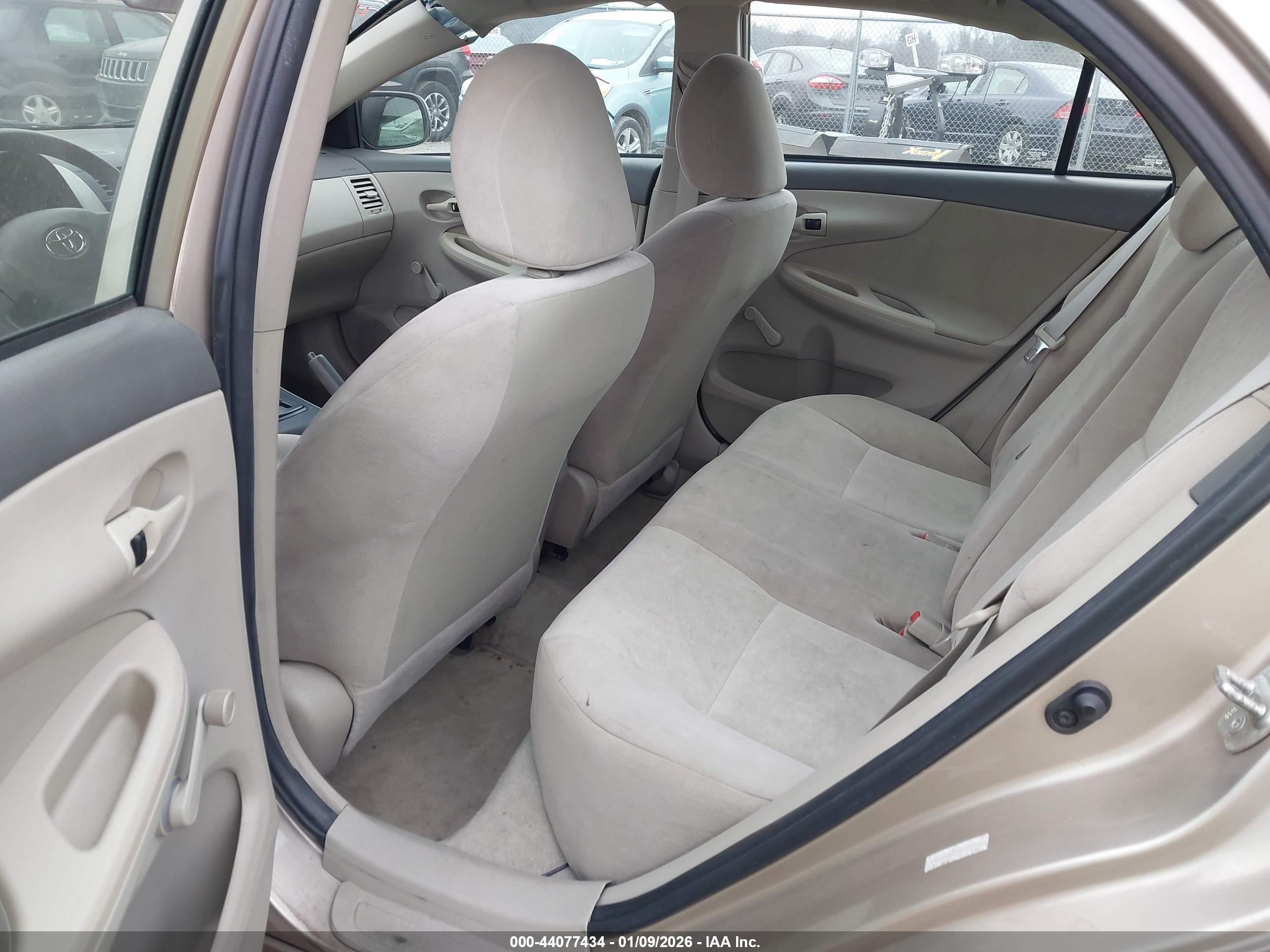 TOYOTA COROLLA image 8