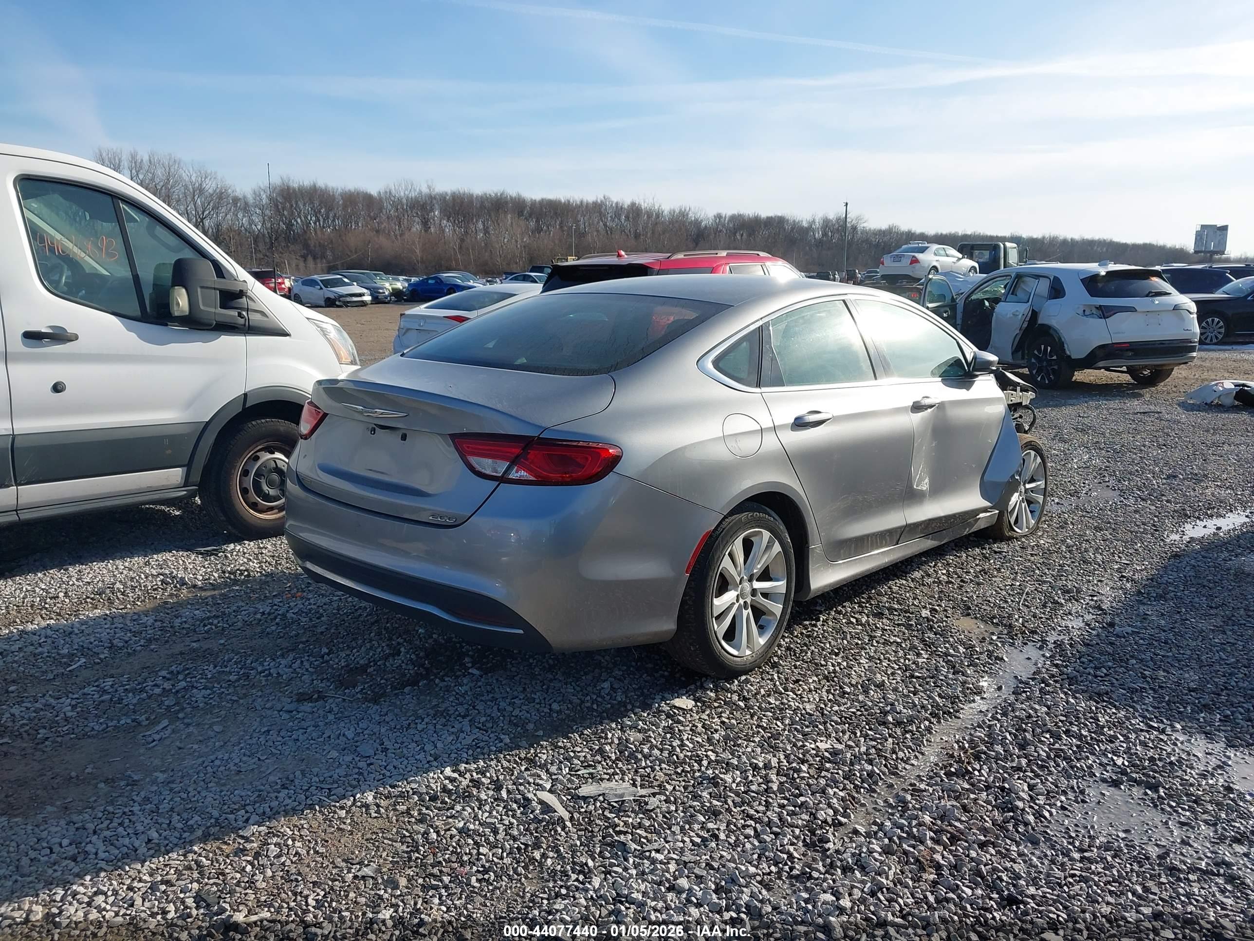 CHRYSLER 200 image 4