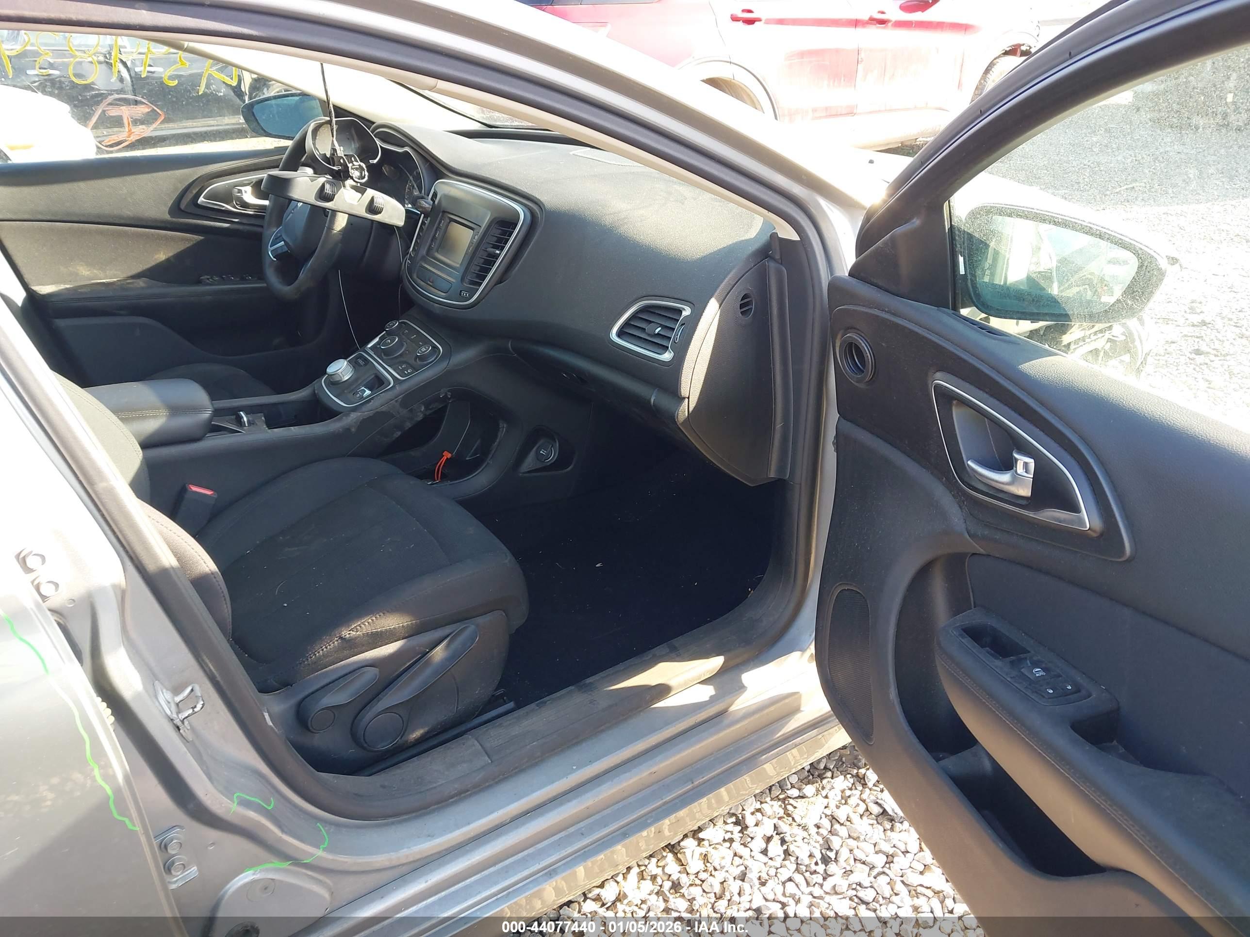 CHRYSLER 200 image 5