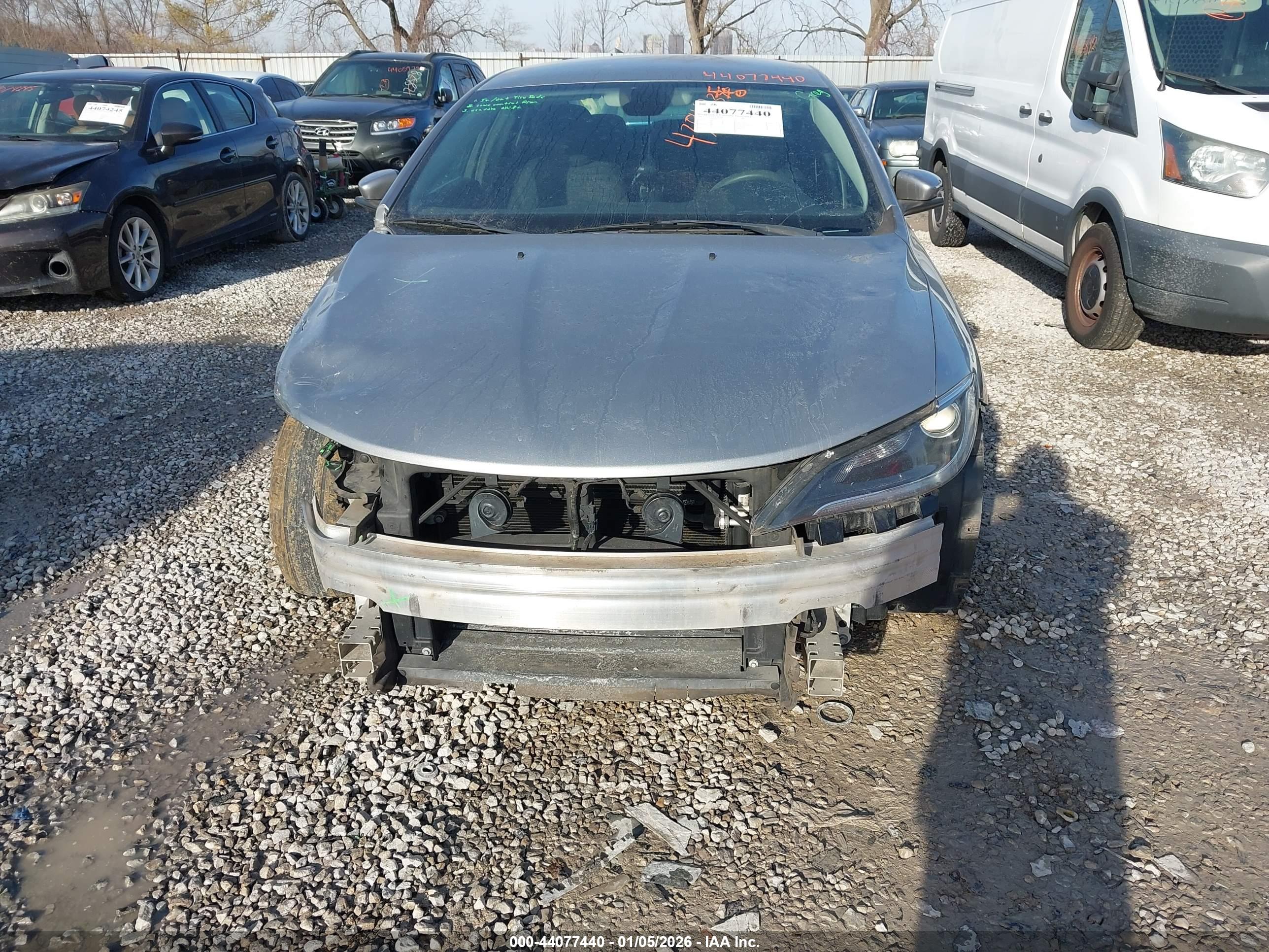 CHRYSLER 200 image 6