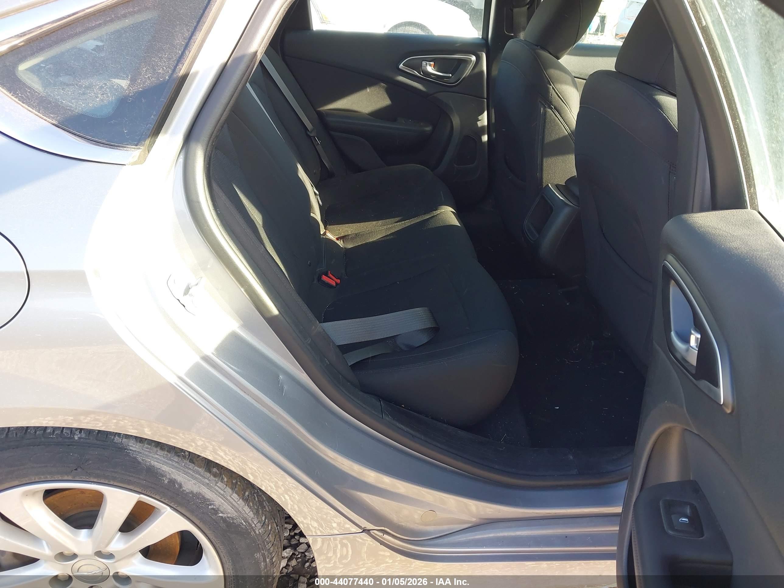 CHRYSLER 200 image 8