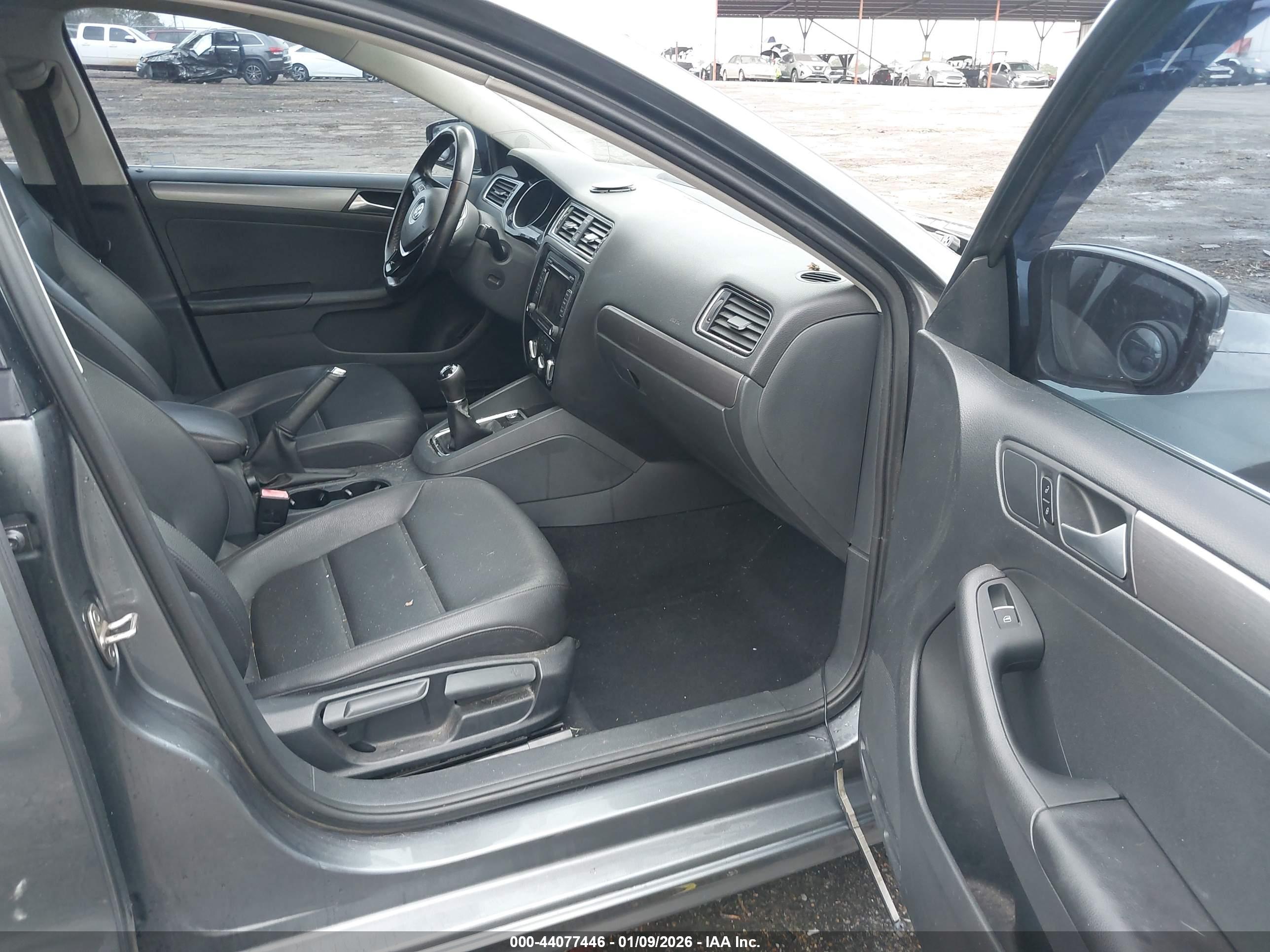 VOLKSWAGEN JETTA image 5