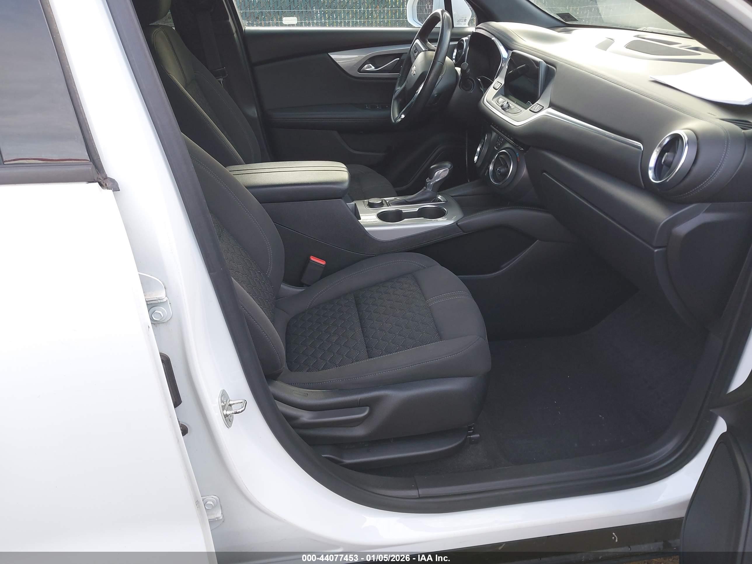 CHEVROLET BLAZER image 5