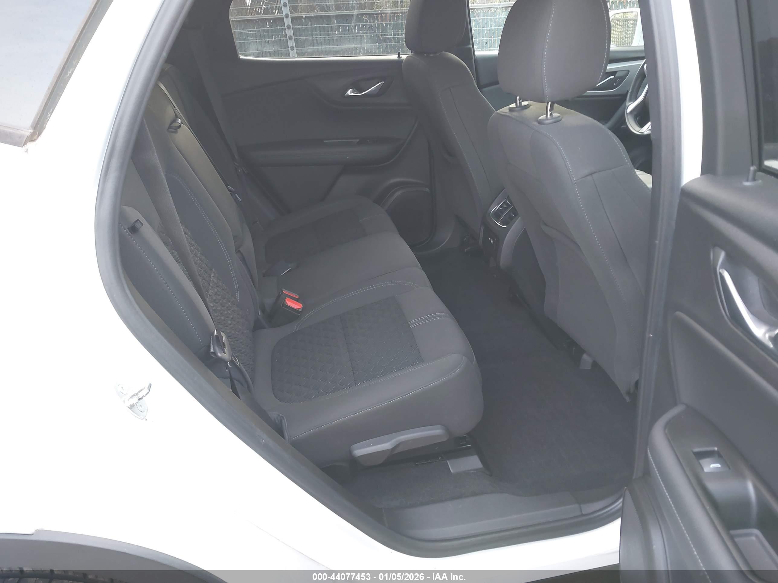 CHEVROLET BLAZER image 8