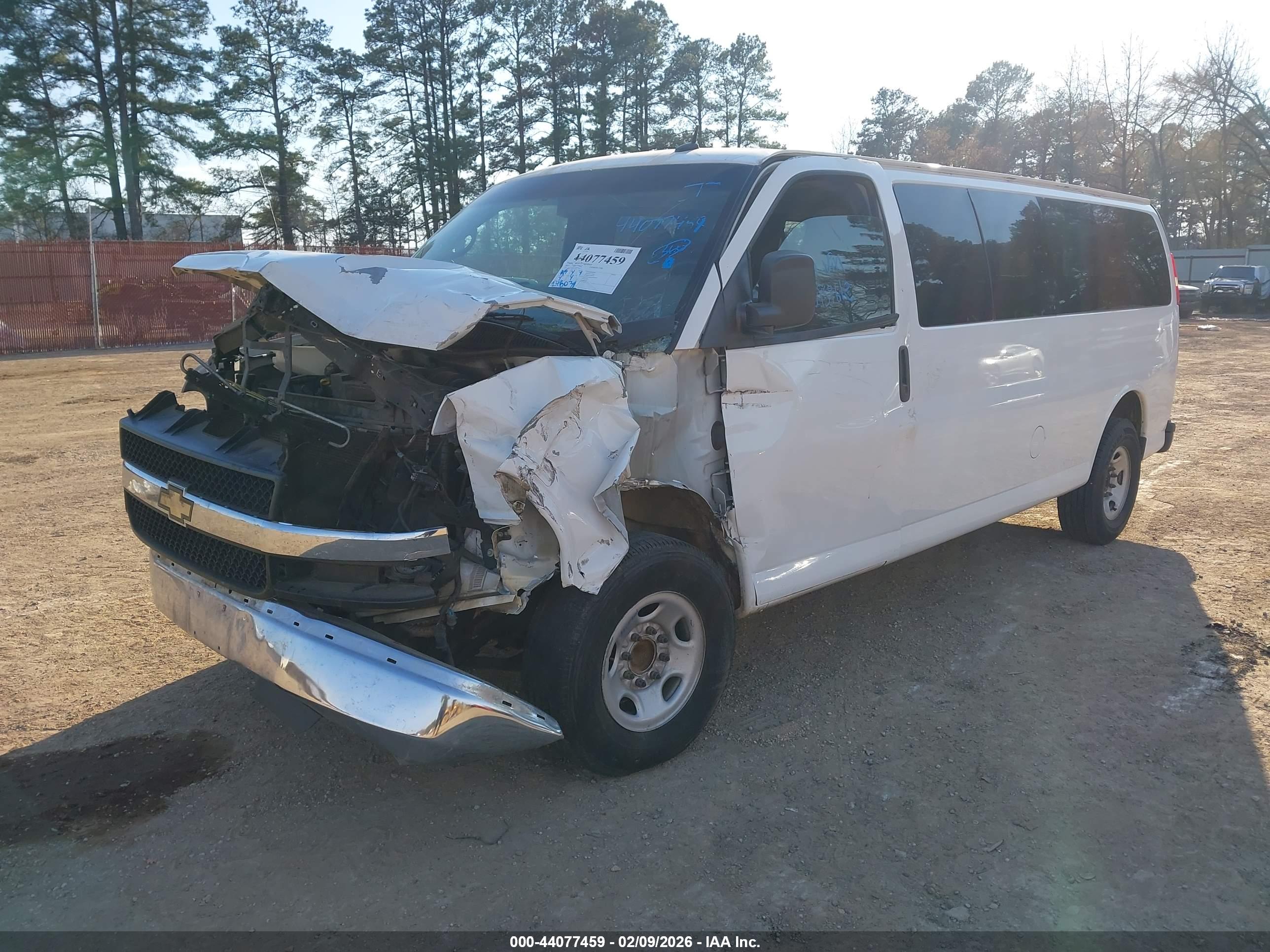 CHEVROLET EXPRESS image 2