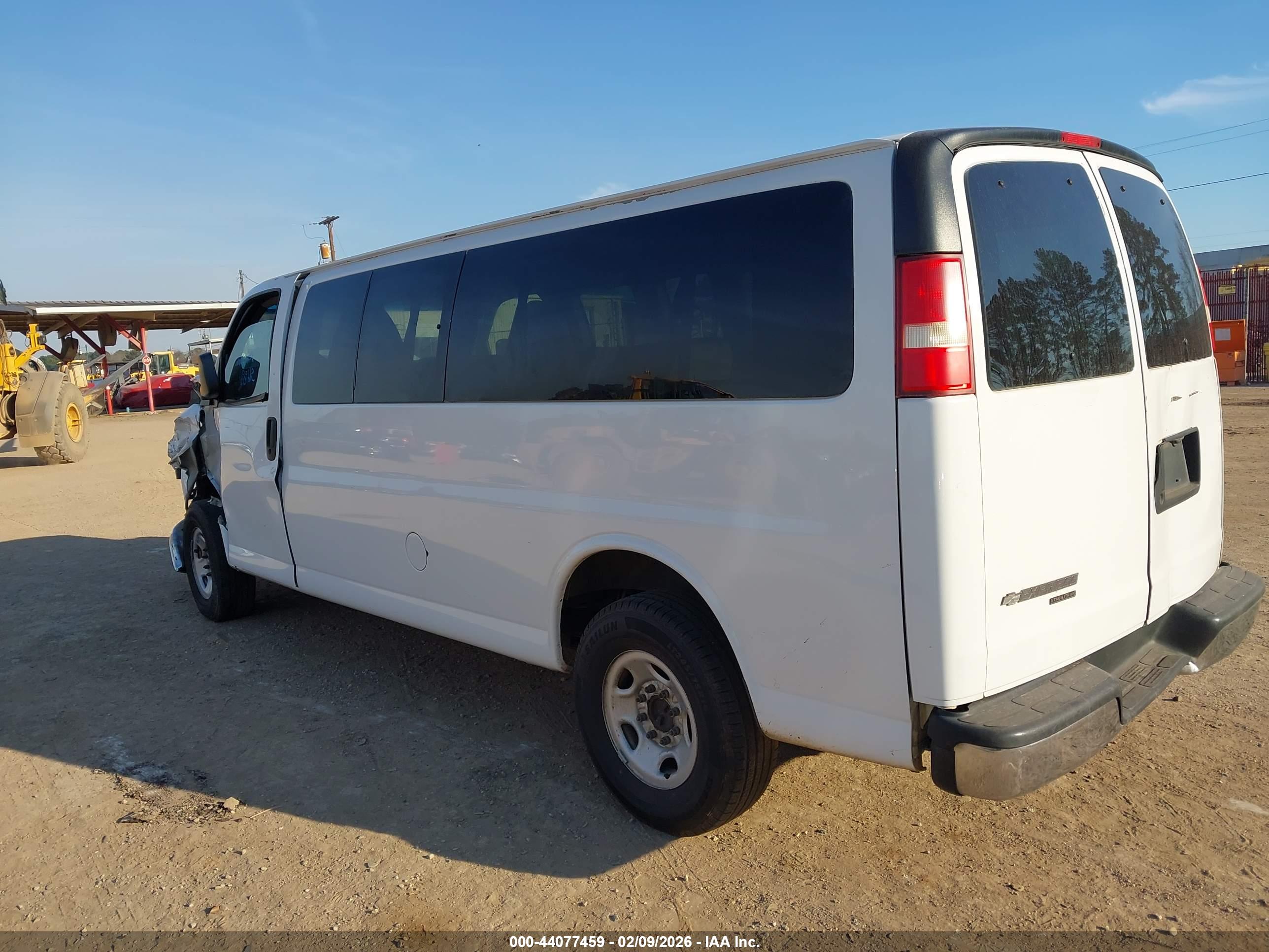 CHEVROLET EXPRESS image 3