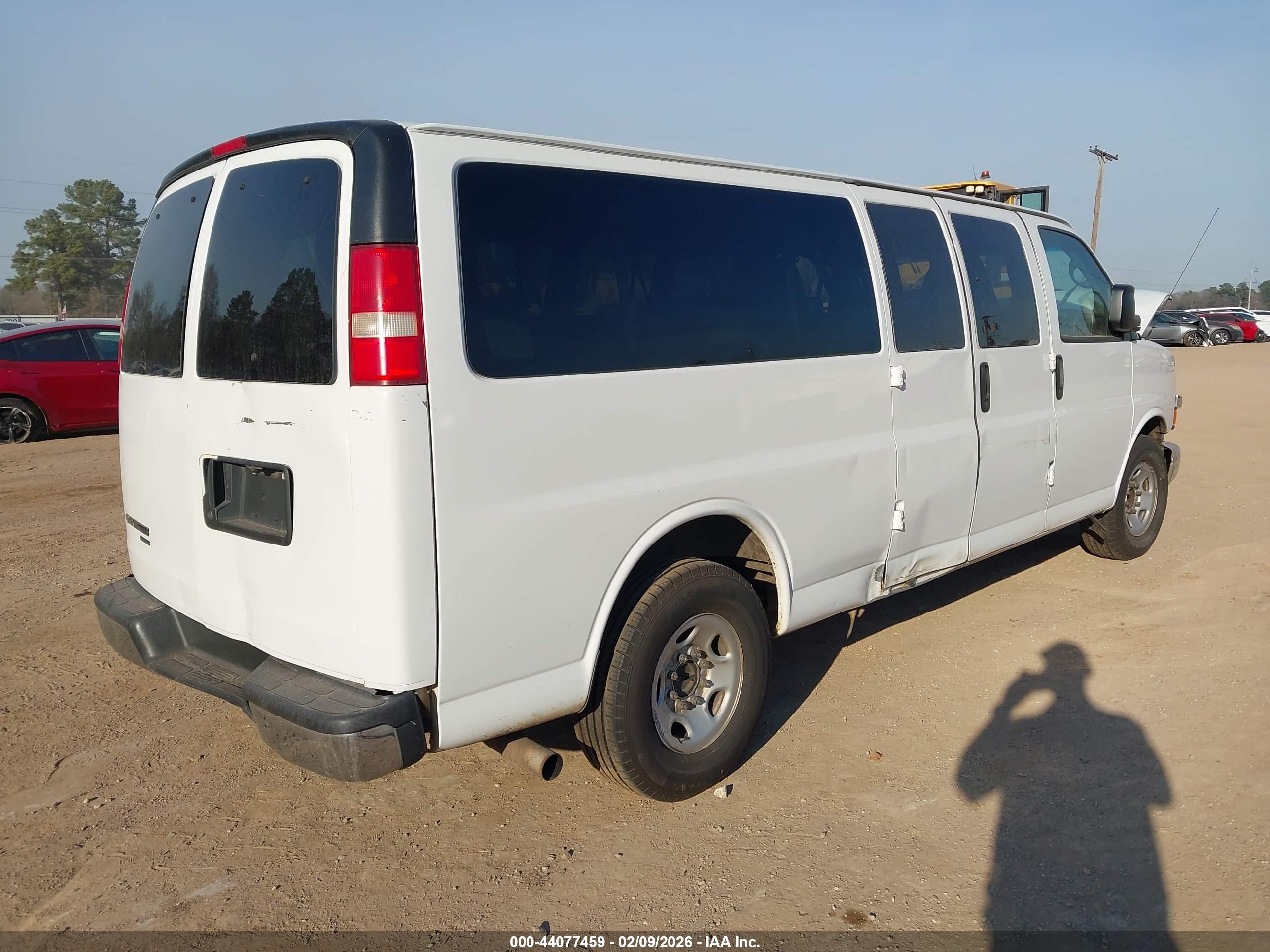 CHEVROLET EXPRESS image 4
