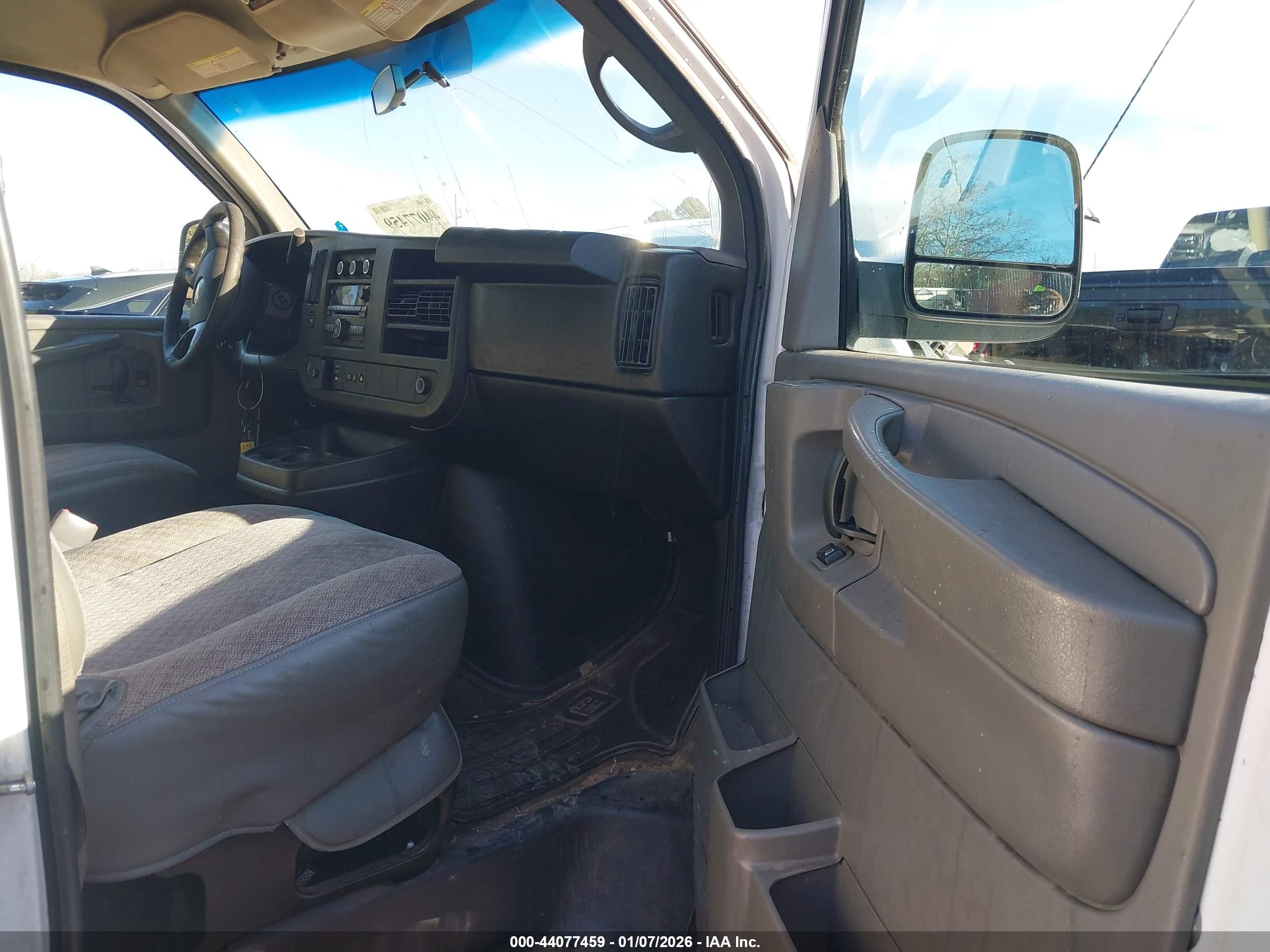 CHEVROLET EXPRESS image 5