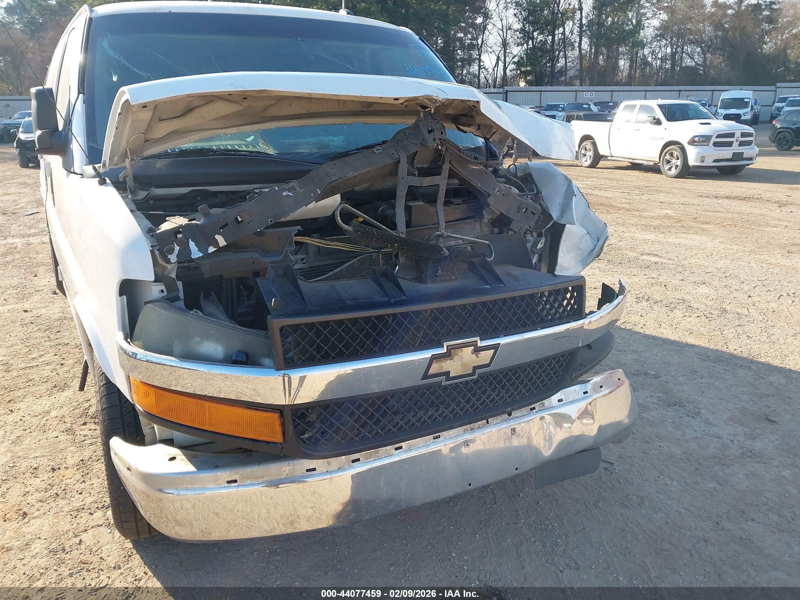 CHEVROLET EXPRESS image 6