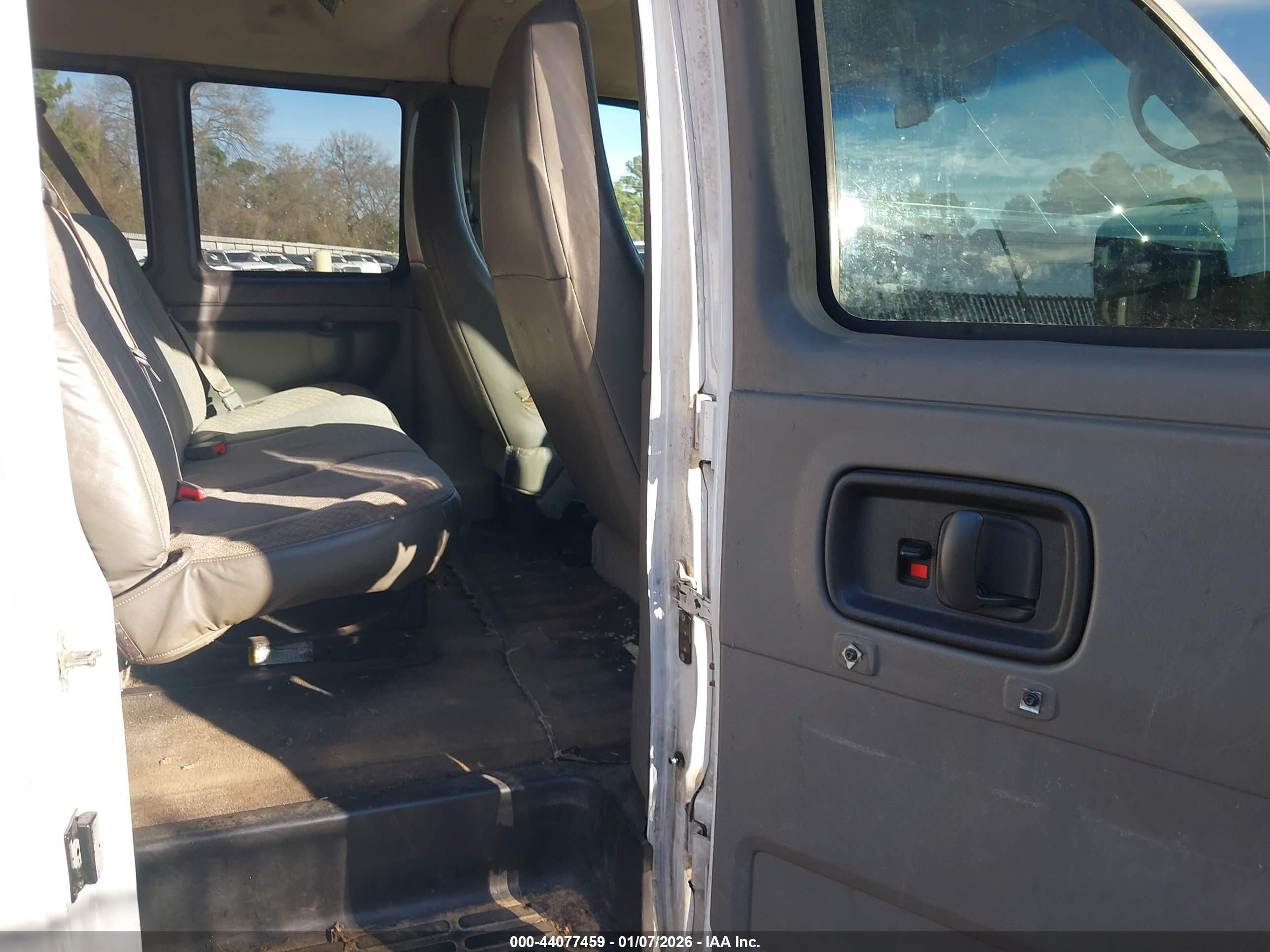 CHEVROLET EXPRESS image 8