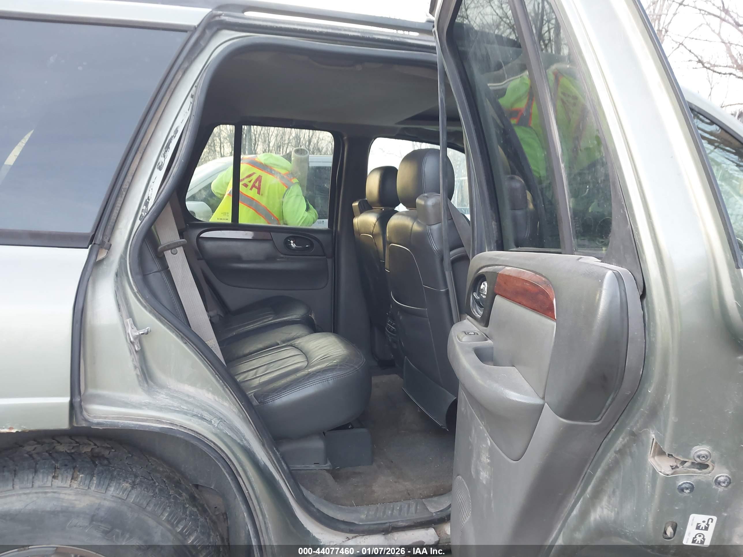 GMC ENVOY image 8