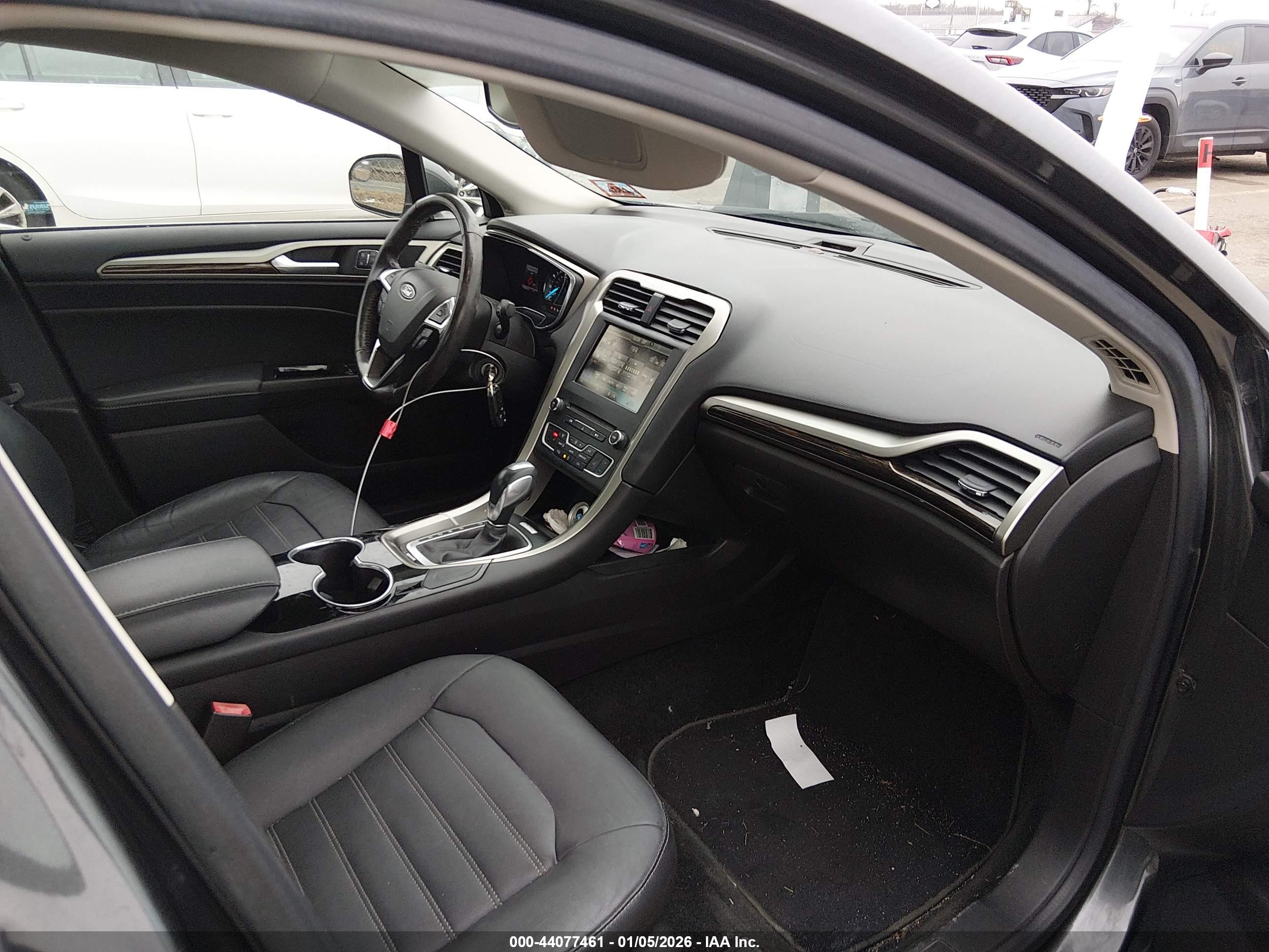 FORD FUSION image 5