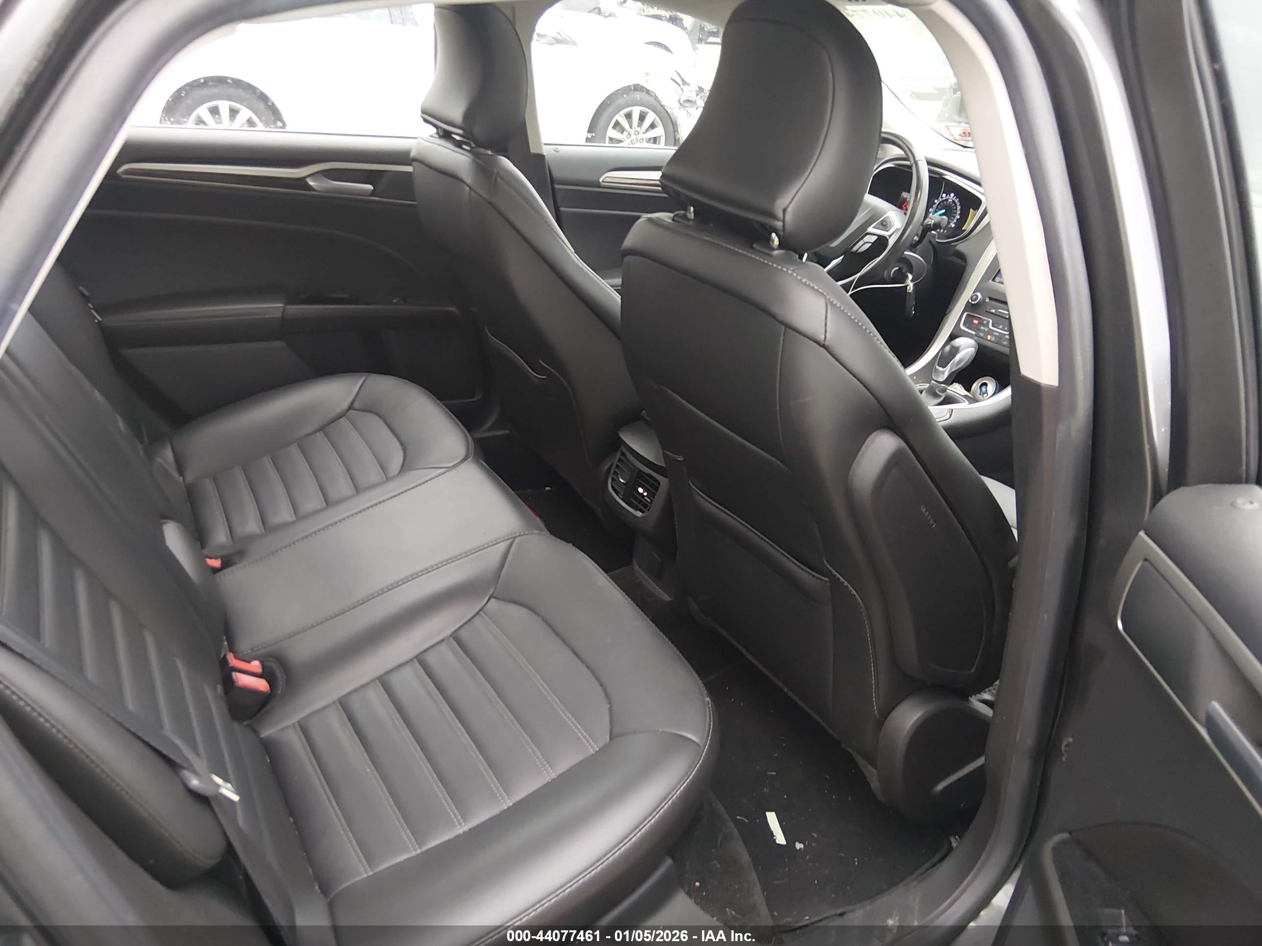 FORD FUSION image 8