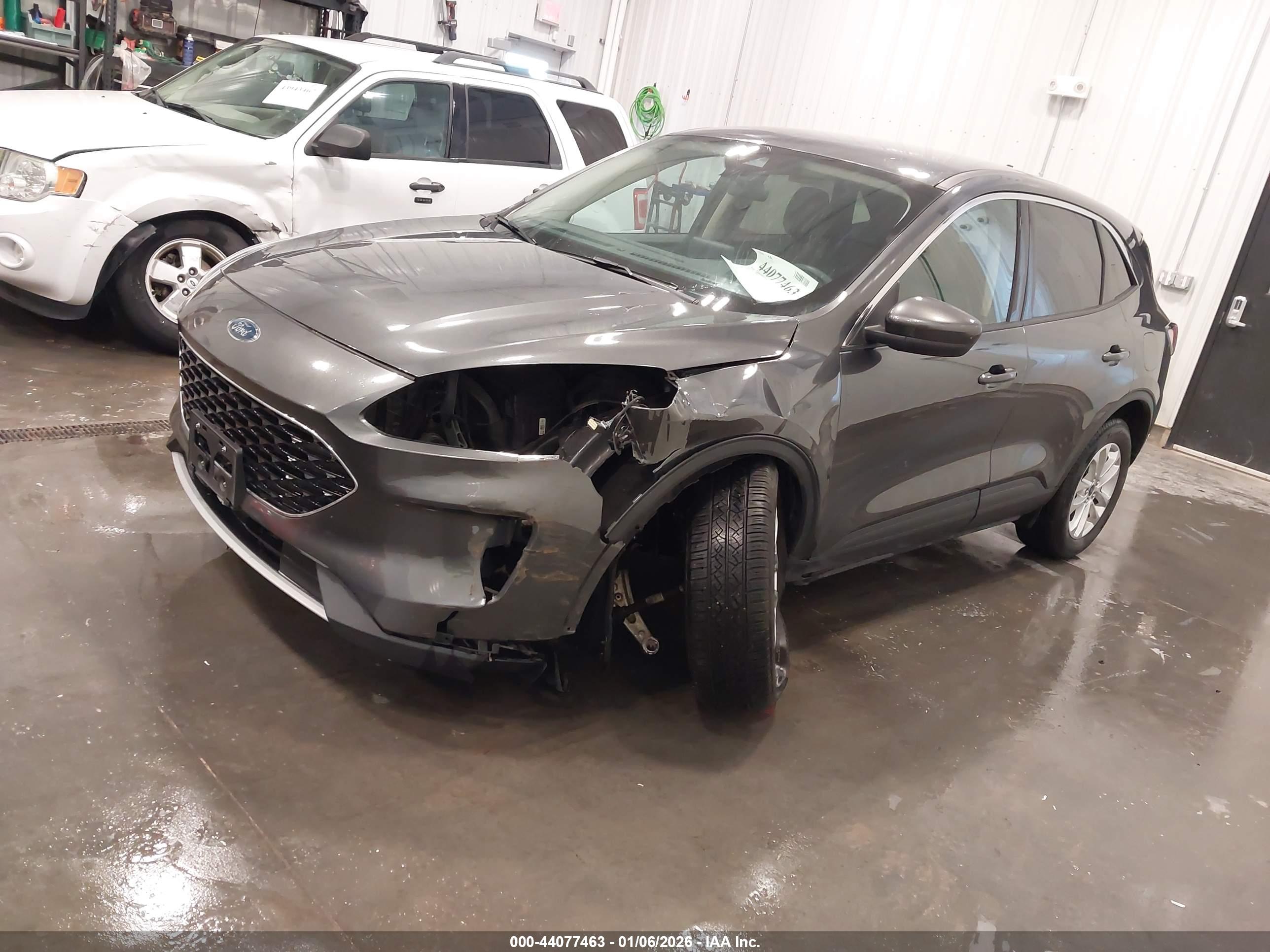 FORD ESCAPE image 2