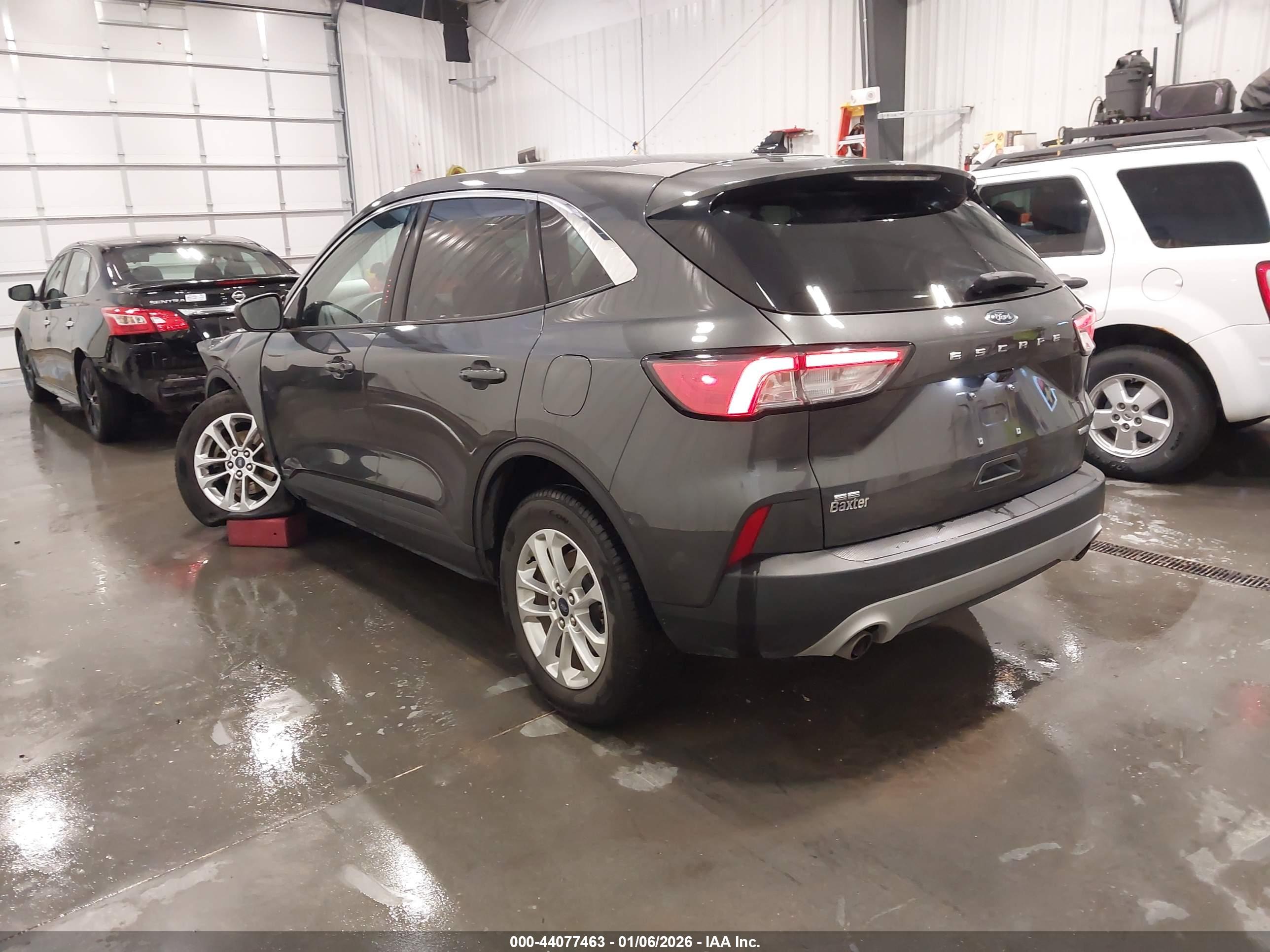 FORD ESCAPE image 3