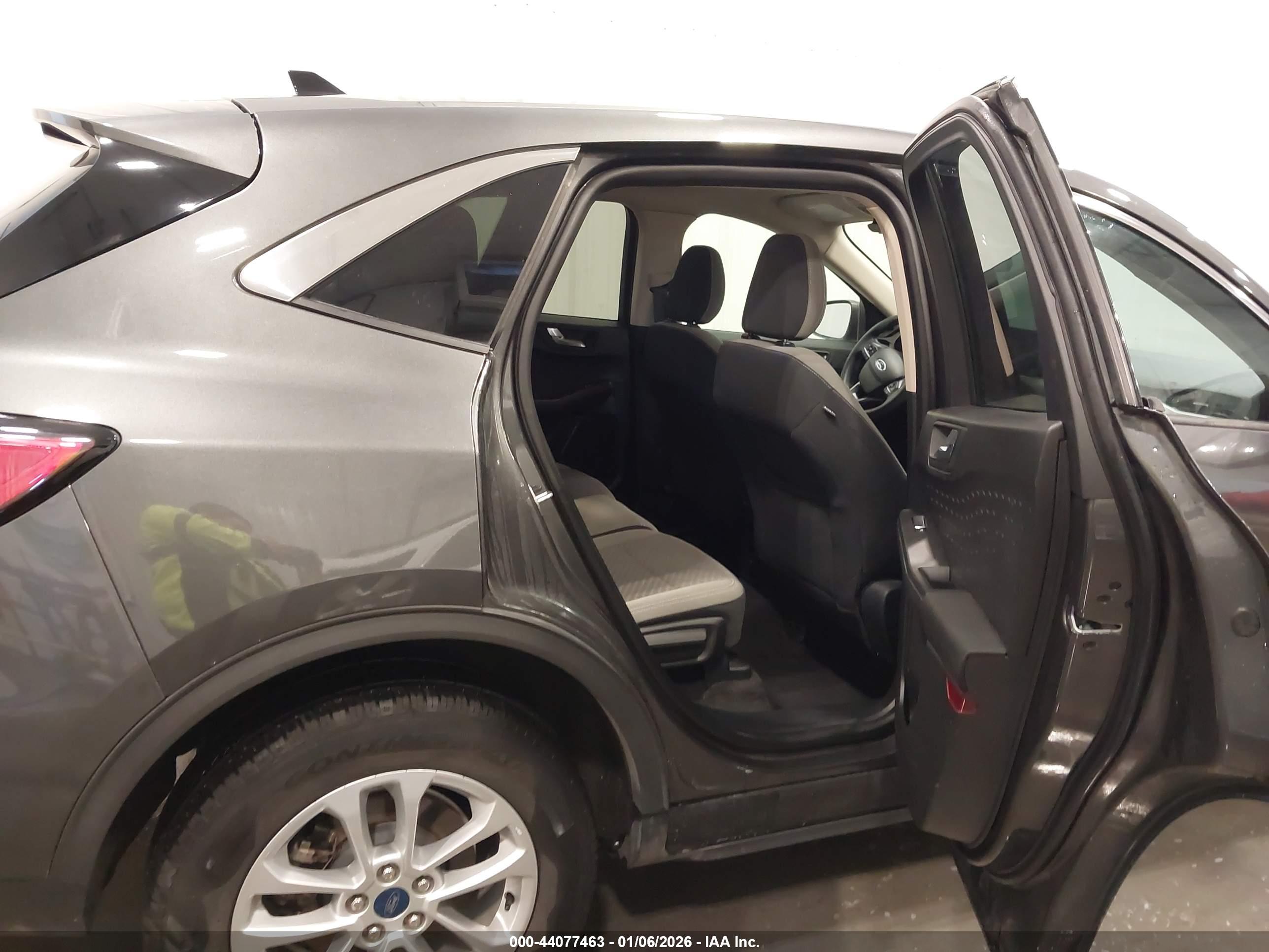 FORD ESCAPE image 8