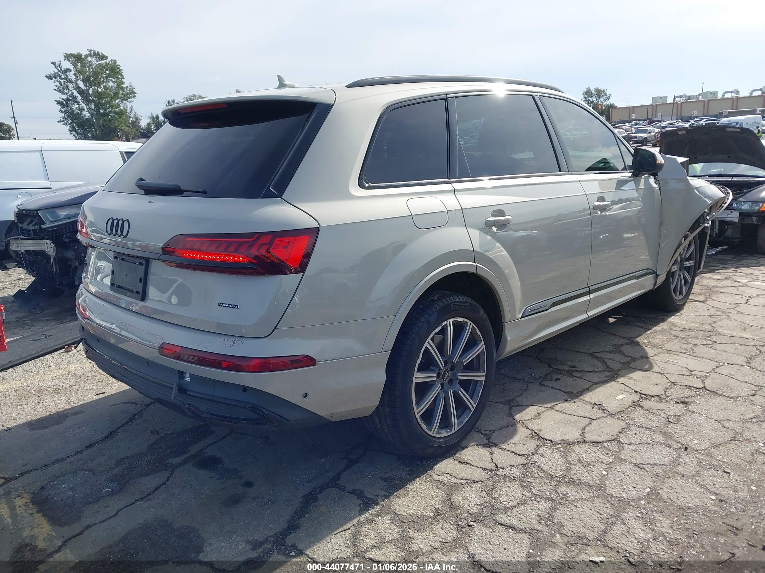 AUDI Q7 image 4