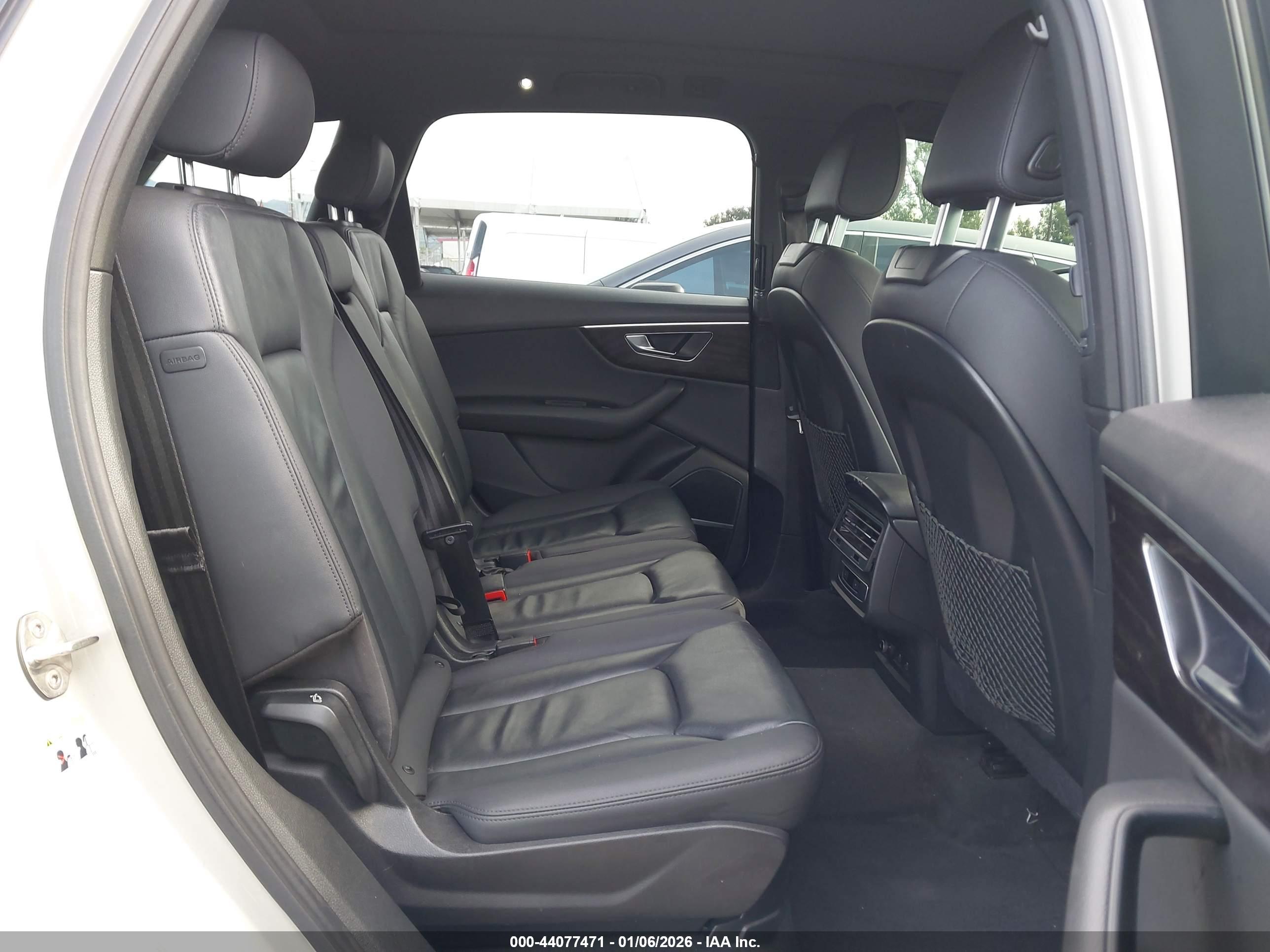 AUDI Q7 image 8