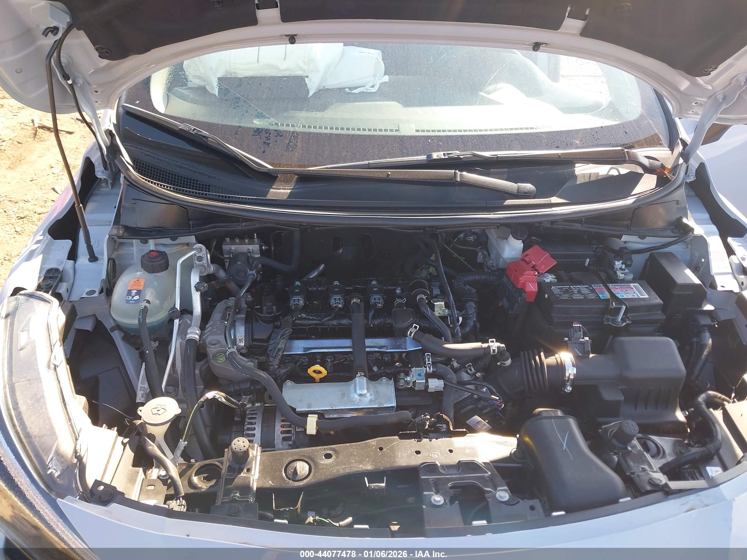 NISSAN VERSA image 10
