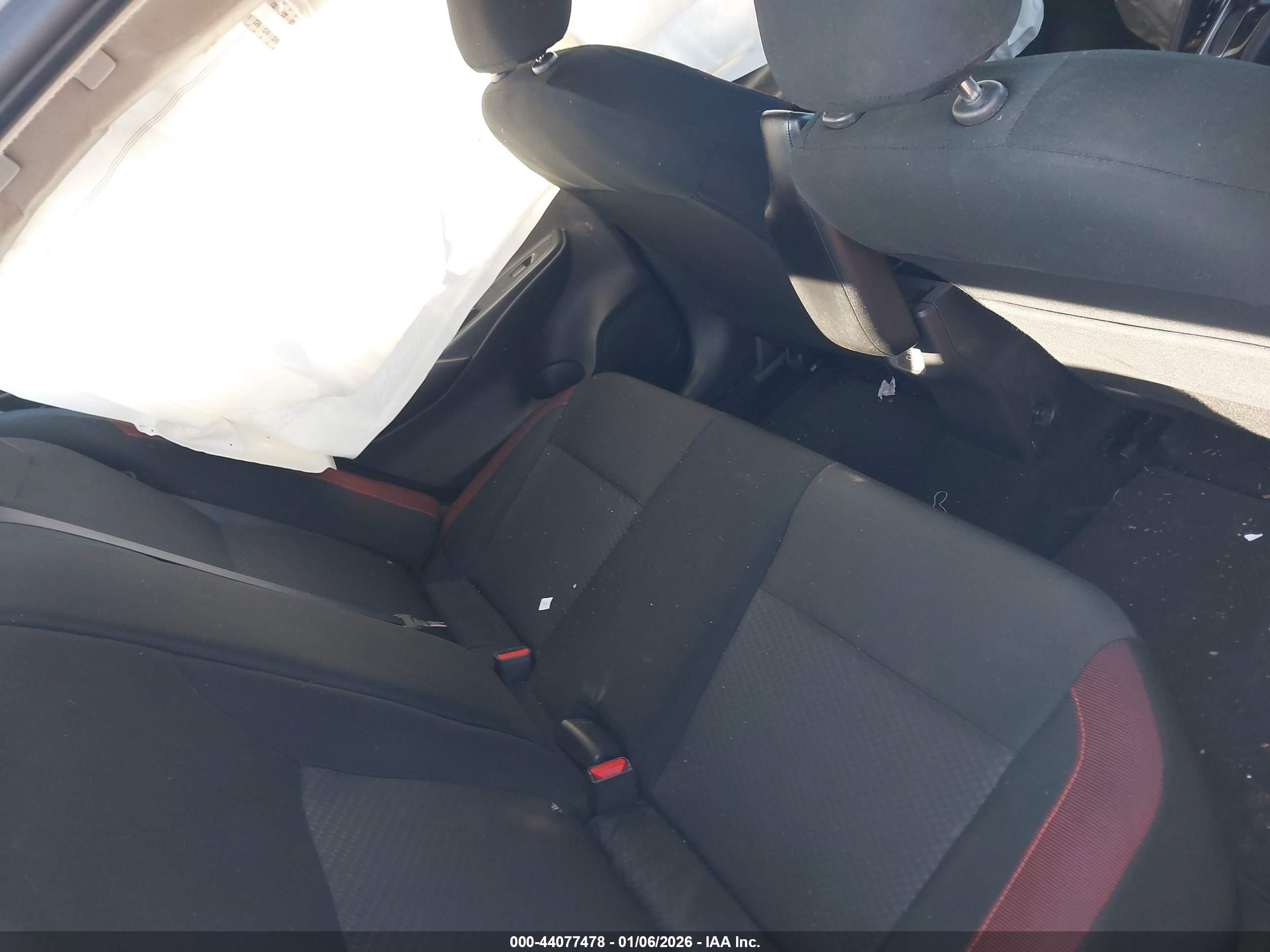 NISSAN VERSA image 8