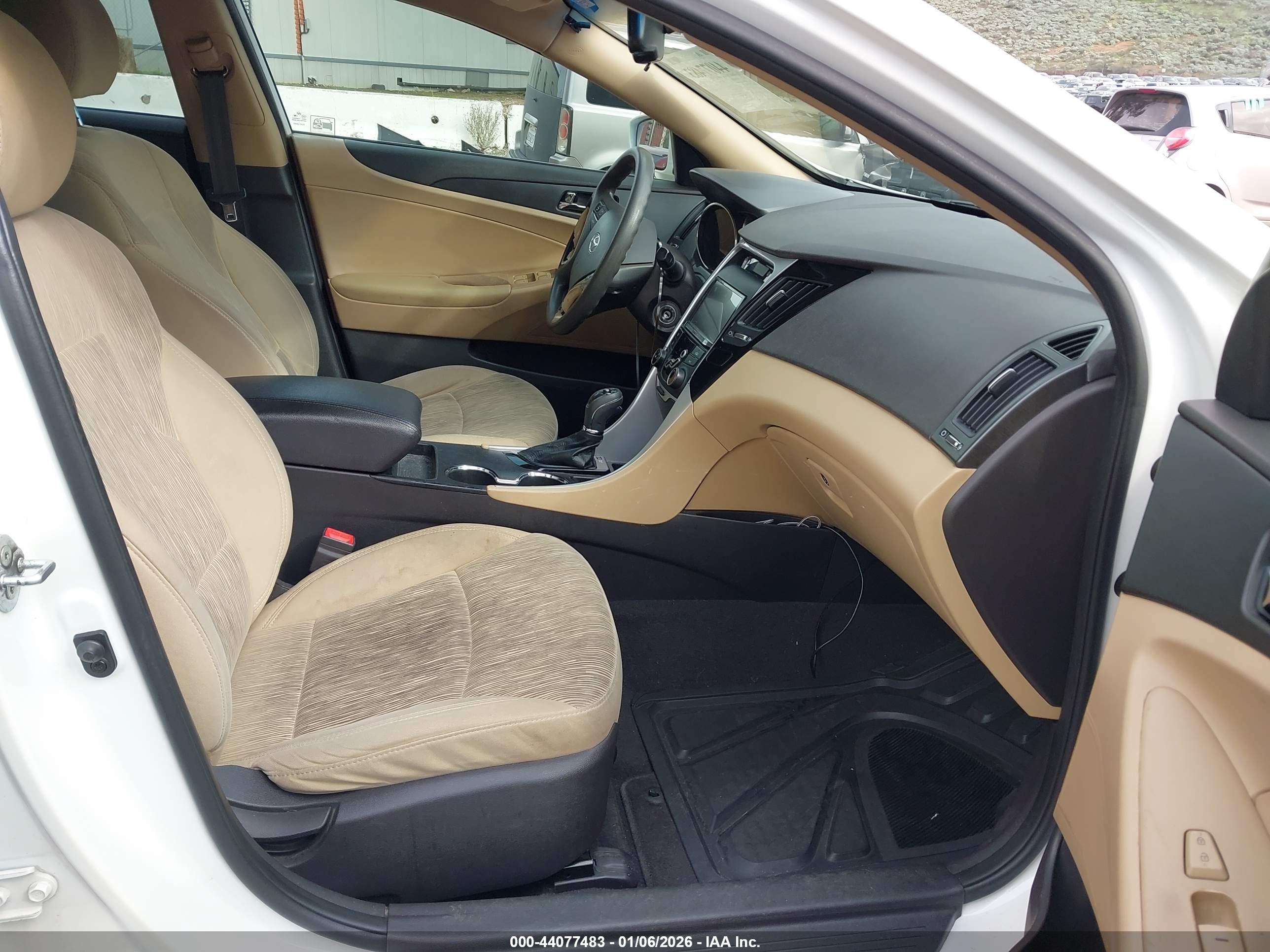 HYUNDAI SONATA image 5