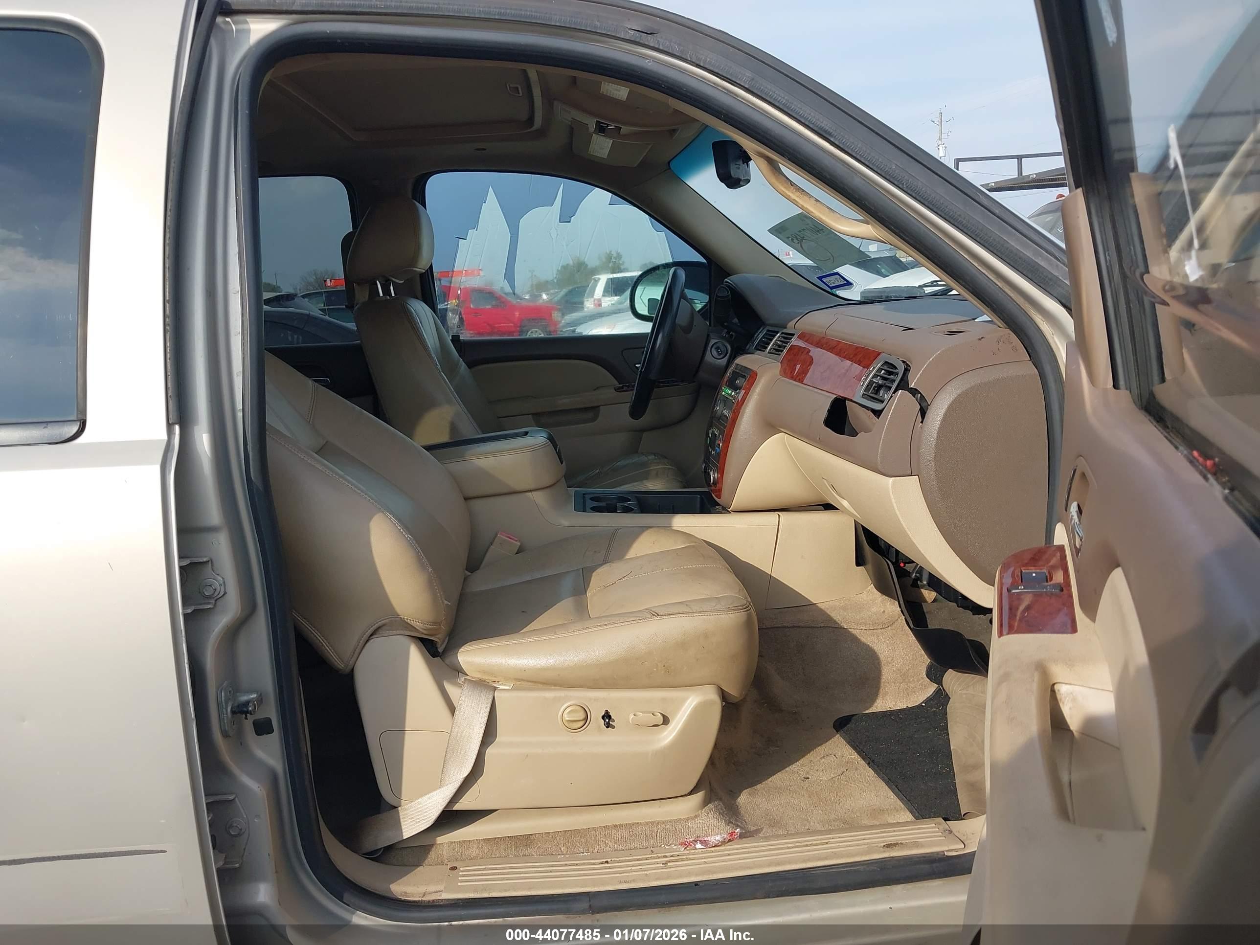 CHEVROLET TAHOE image 5