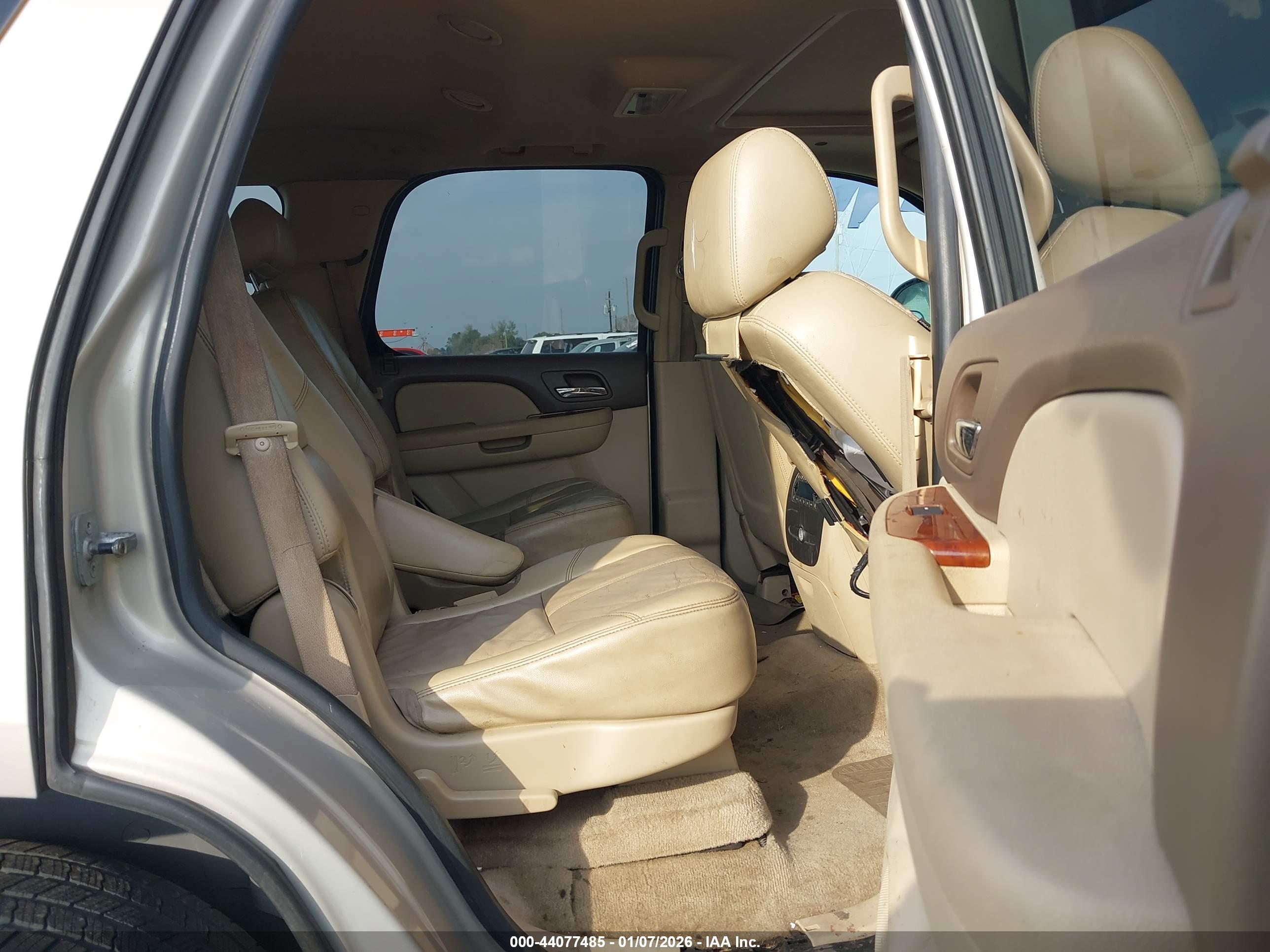 CHEVROLET TAHOE image 8