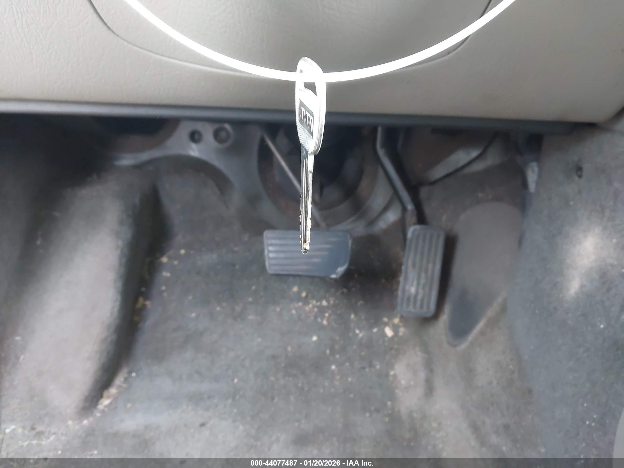 GMC ENVOY image 11
