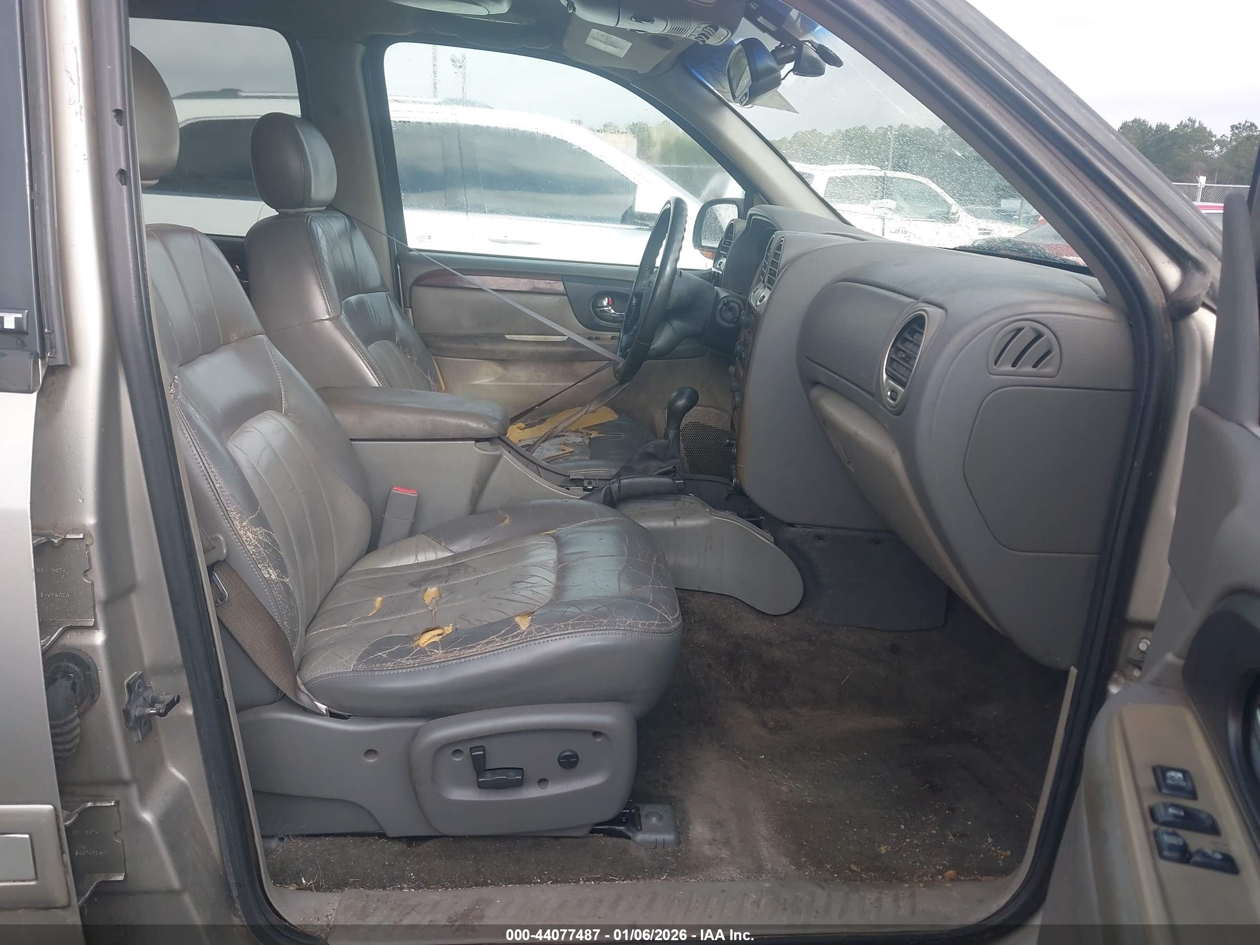 GMC ENVOY image 5