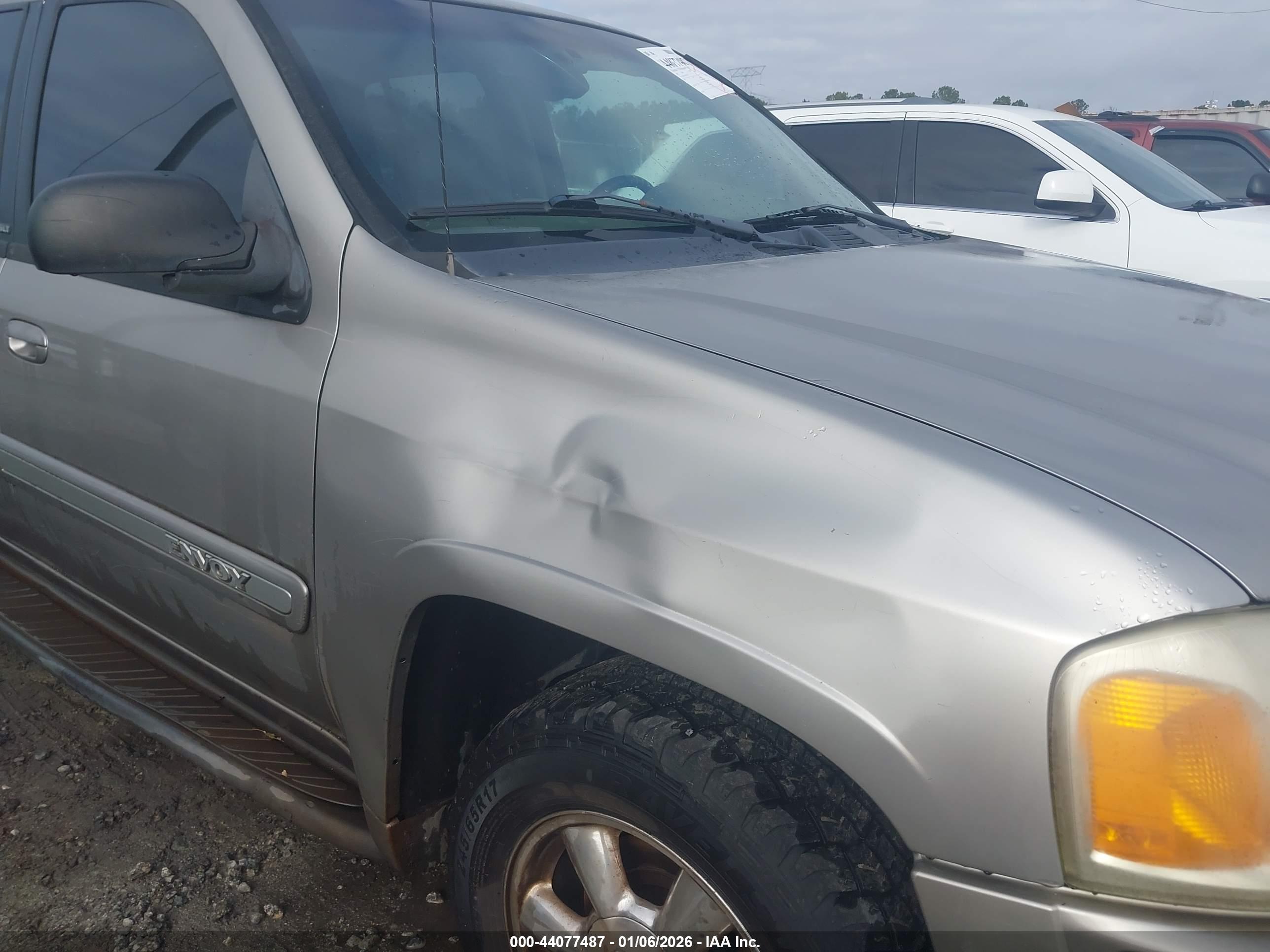 GMC ENVOY image 6